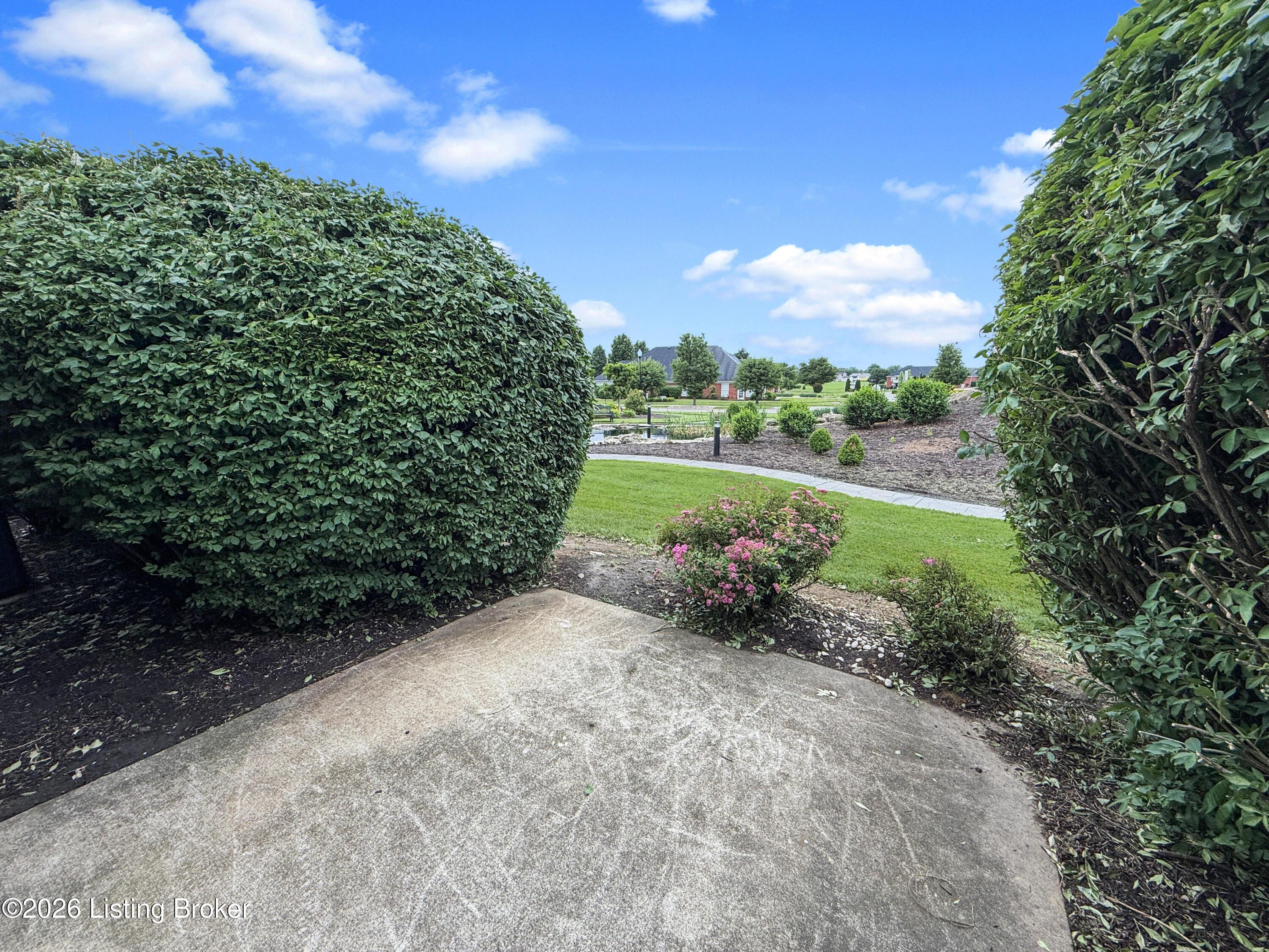 121 Woodlake Ct Property Photo 15