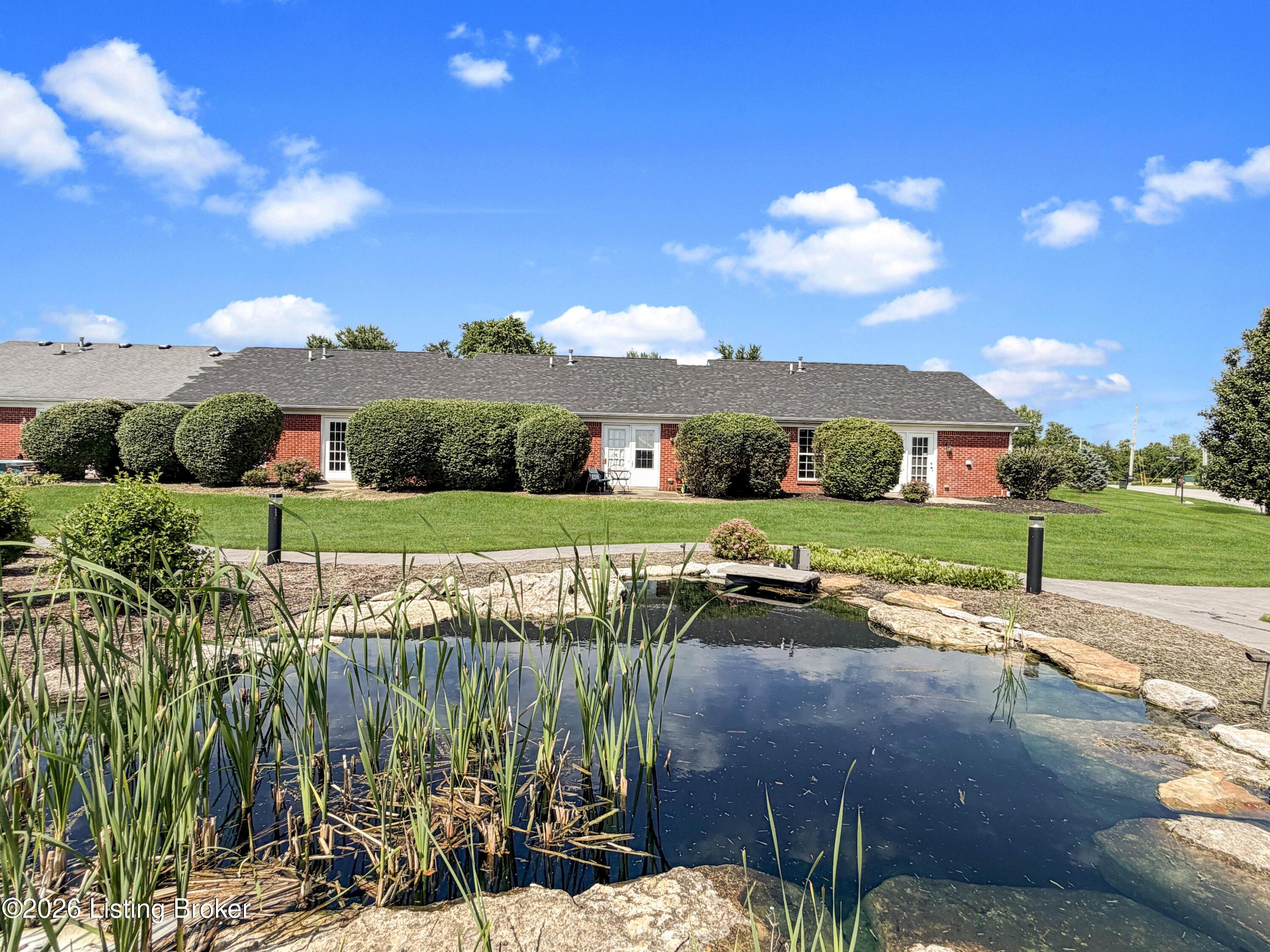 121 Woodlake Ct Property Photo 18
