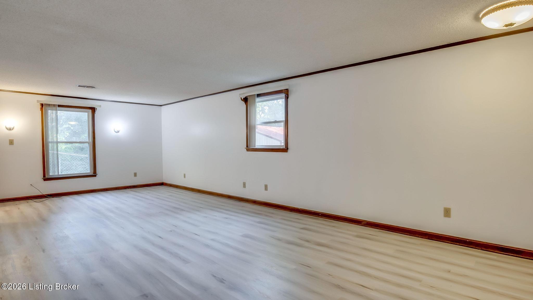 259 E Valleyview Dr Property Photo 28