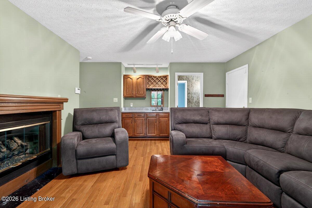 6813 Stone Hill Rd Property Photo 11