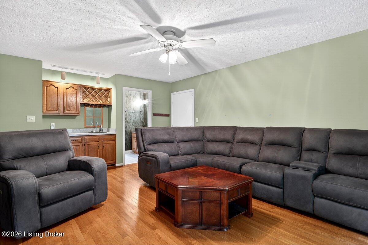 6813 Stone Hill Rd Property Photo 12