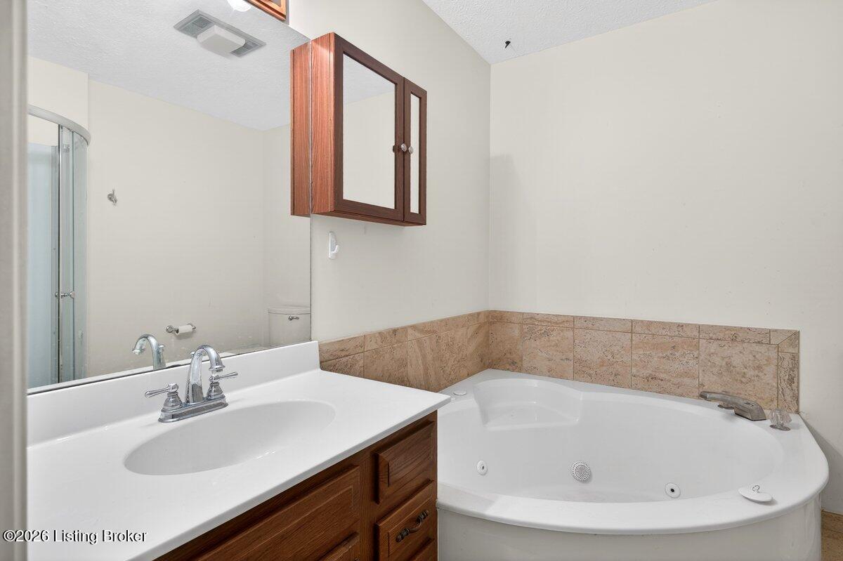 6813 Stone Hill Rd Property Photo 25