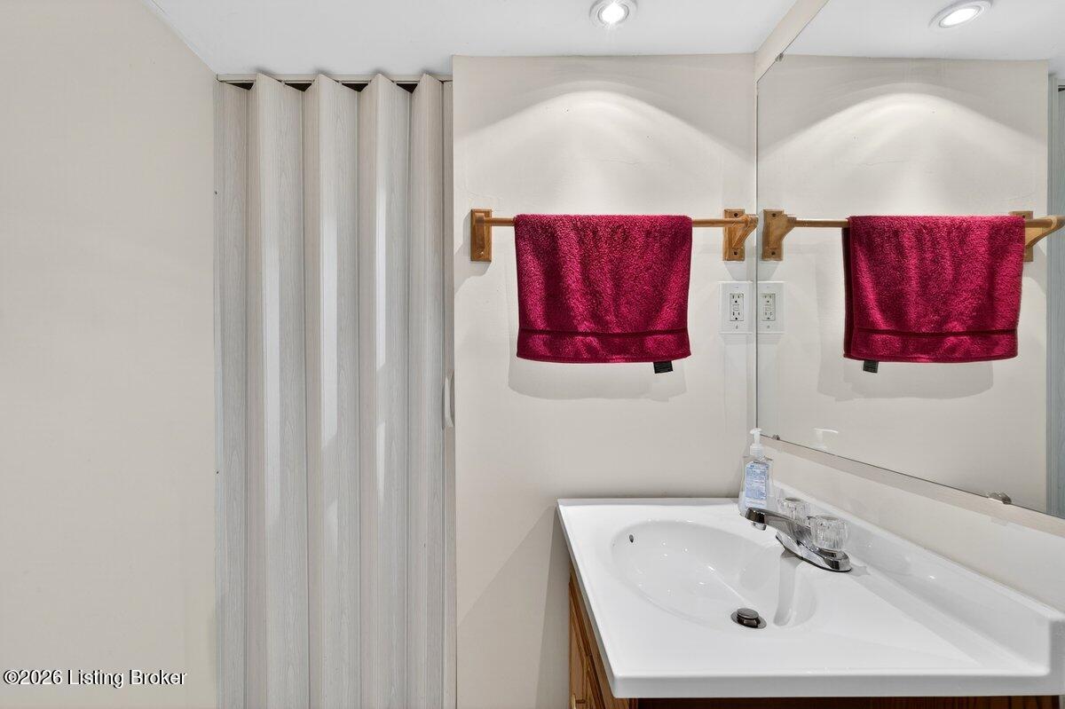 6813 Stone Hill Rd Property Photo 34