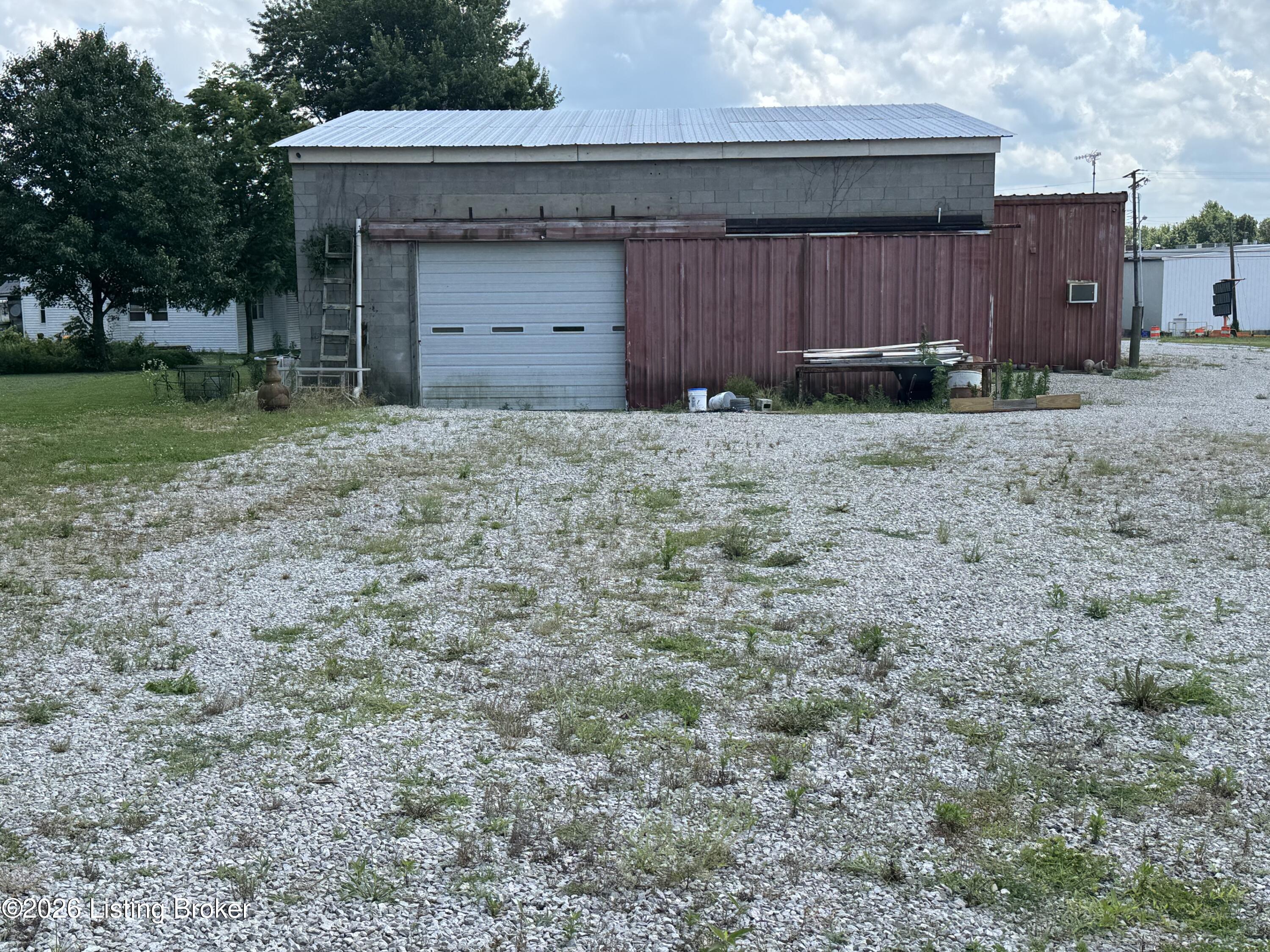 529 W Main St Property Photo 2
