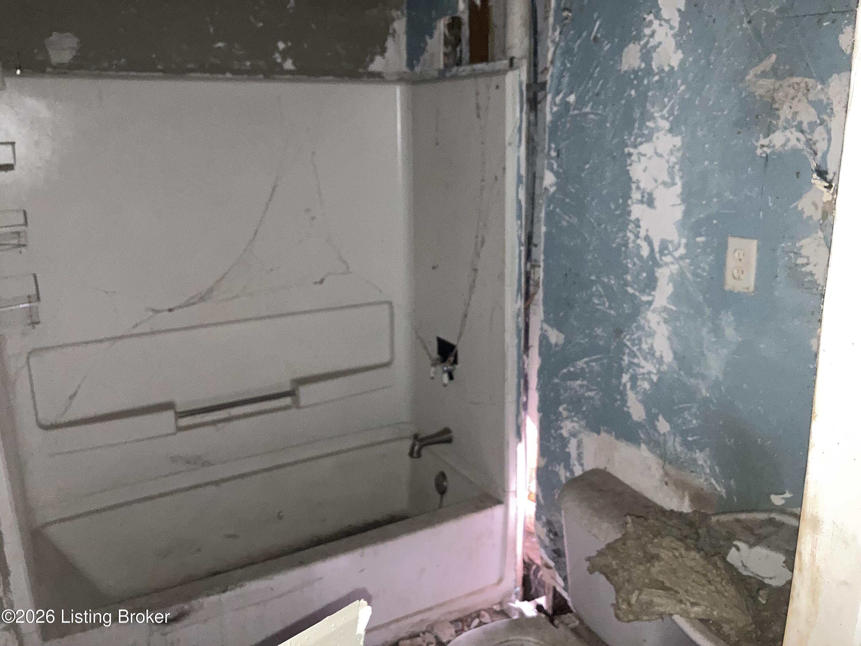 2506 W Jefferson St Property Photo 9