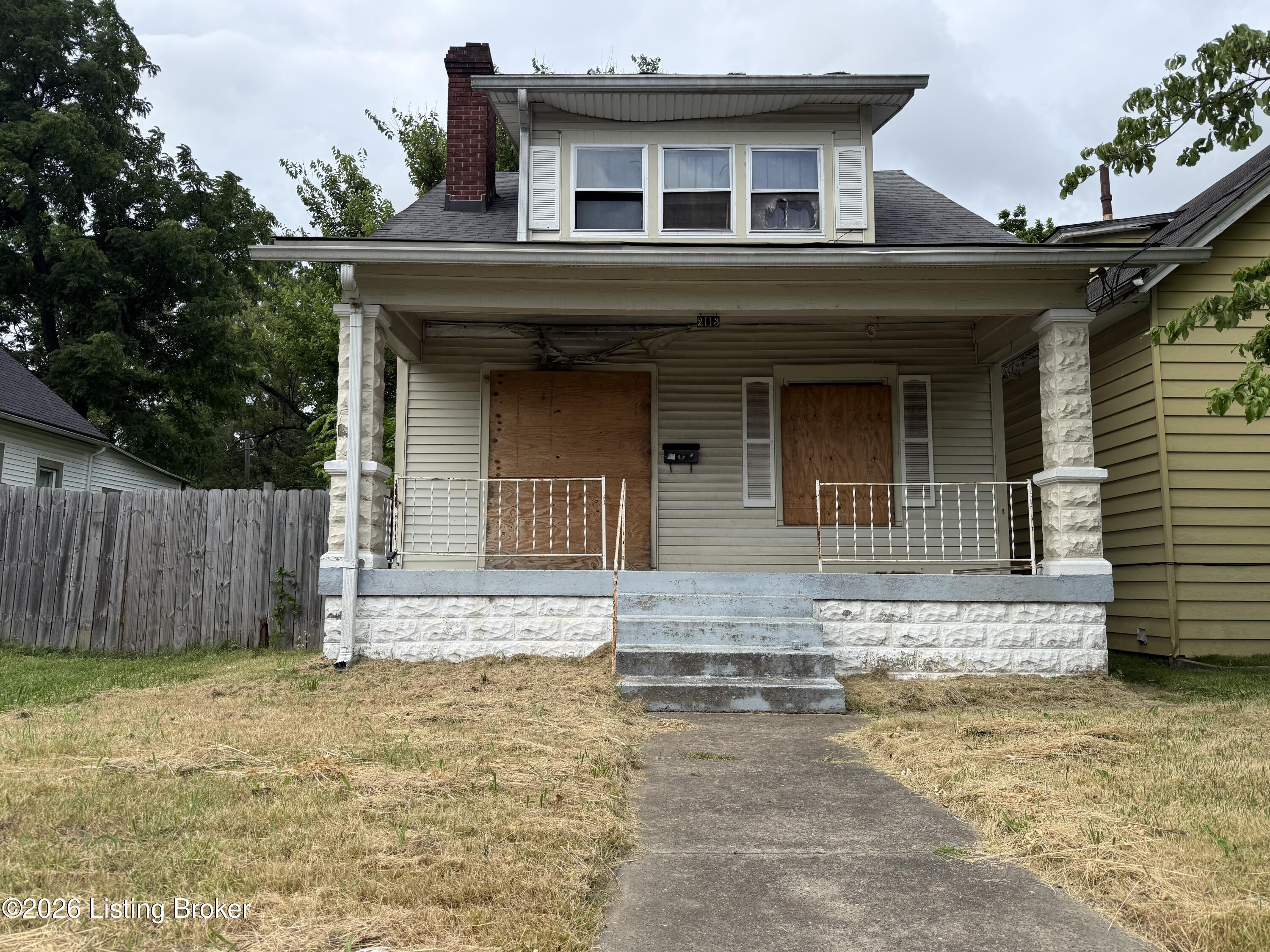 2113 W Hill St Property Photo 1