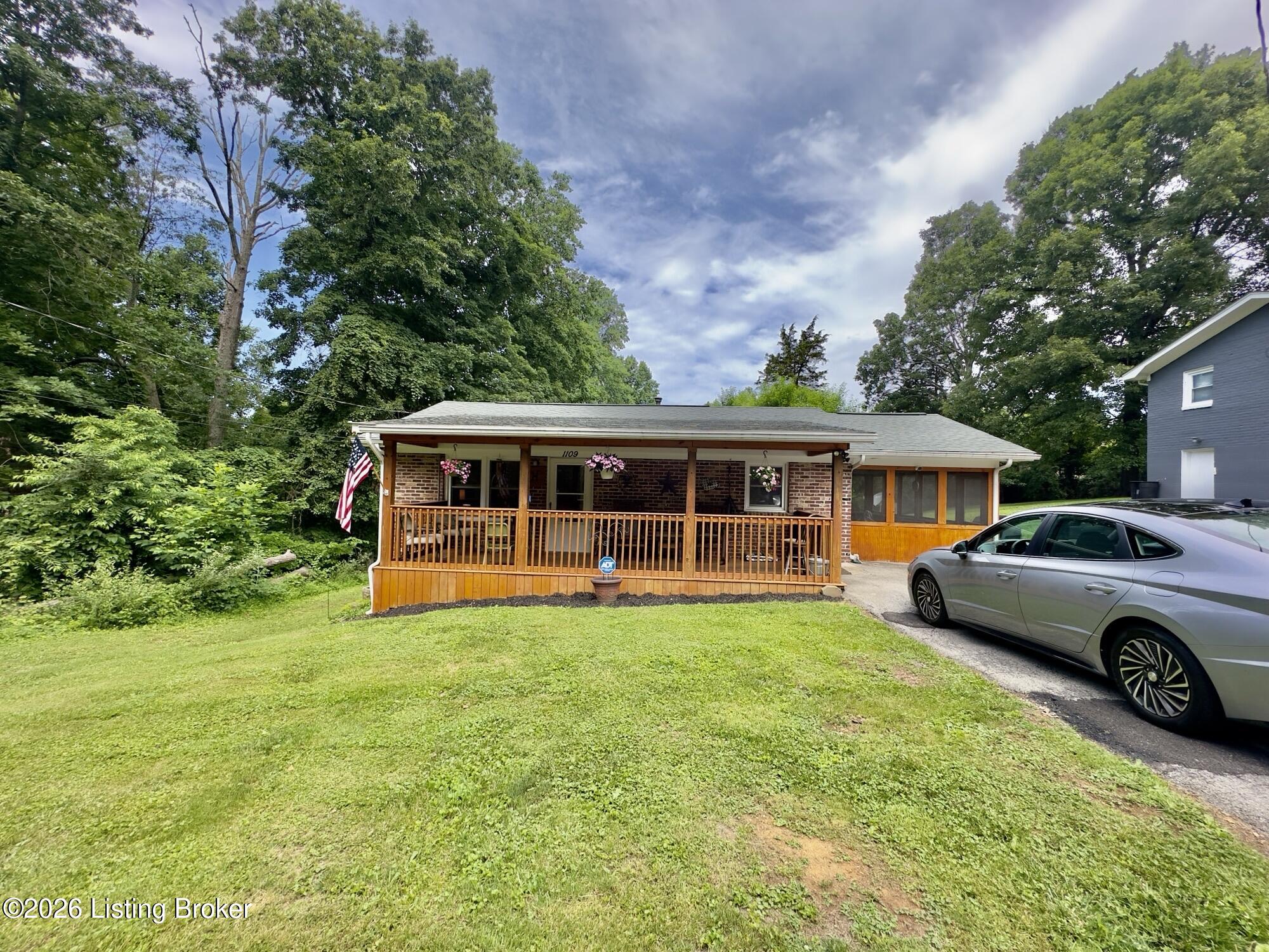 1109 Evelyn Dr Property Photo 3