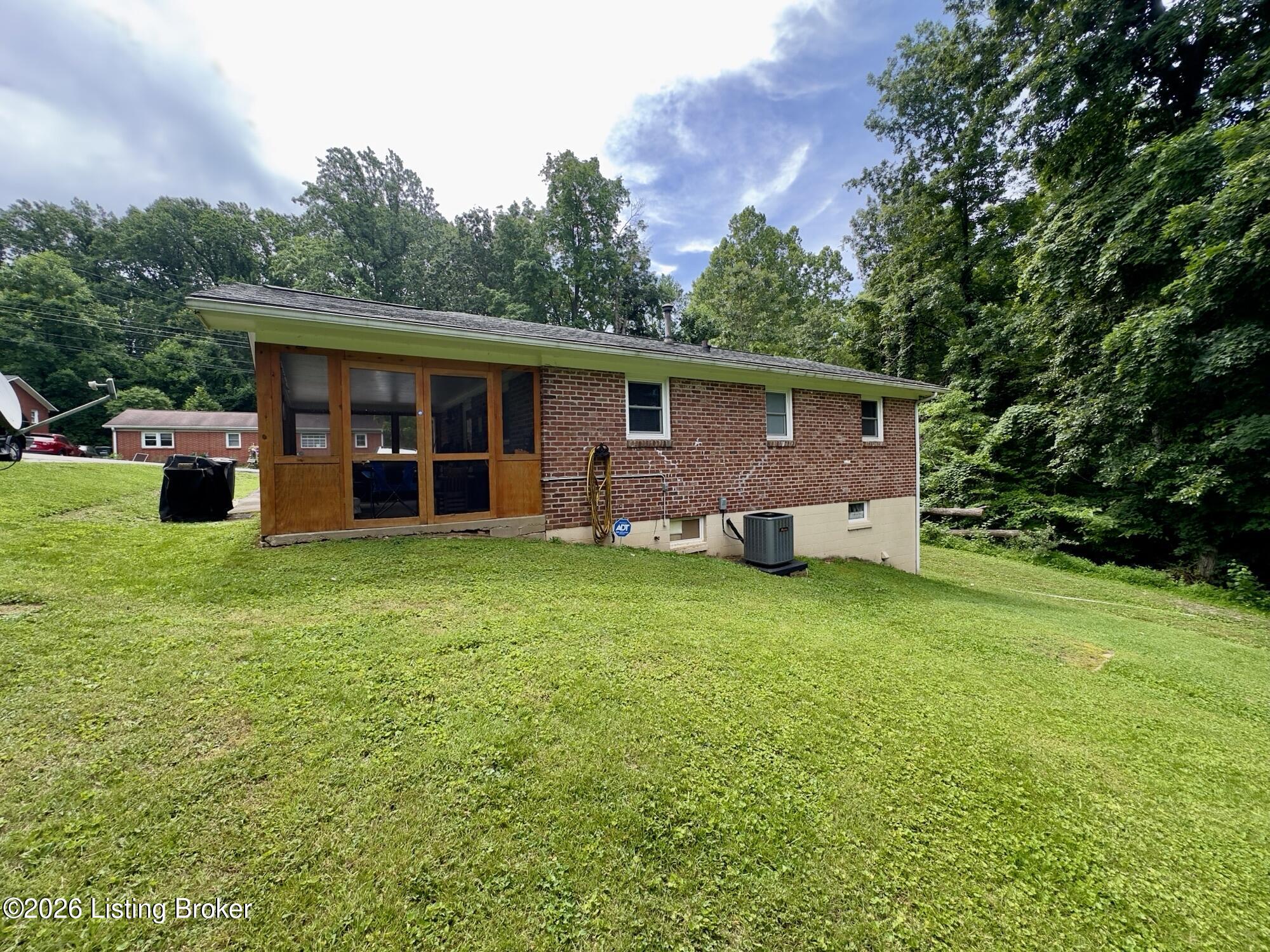 1109 Evelyn Dr Property Photo 5