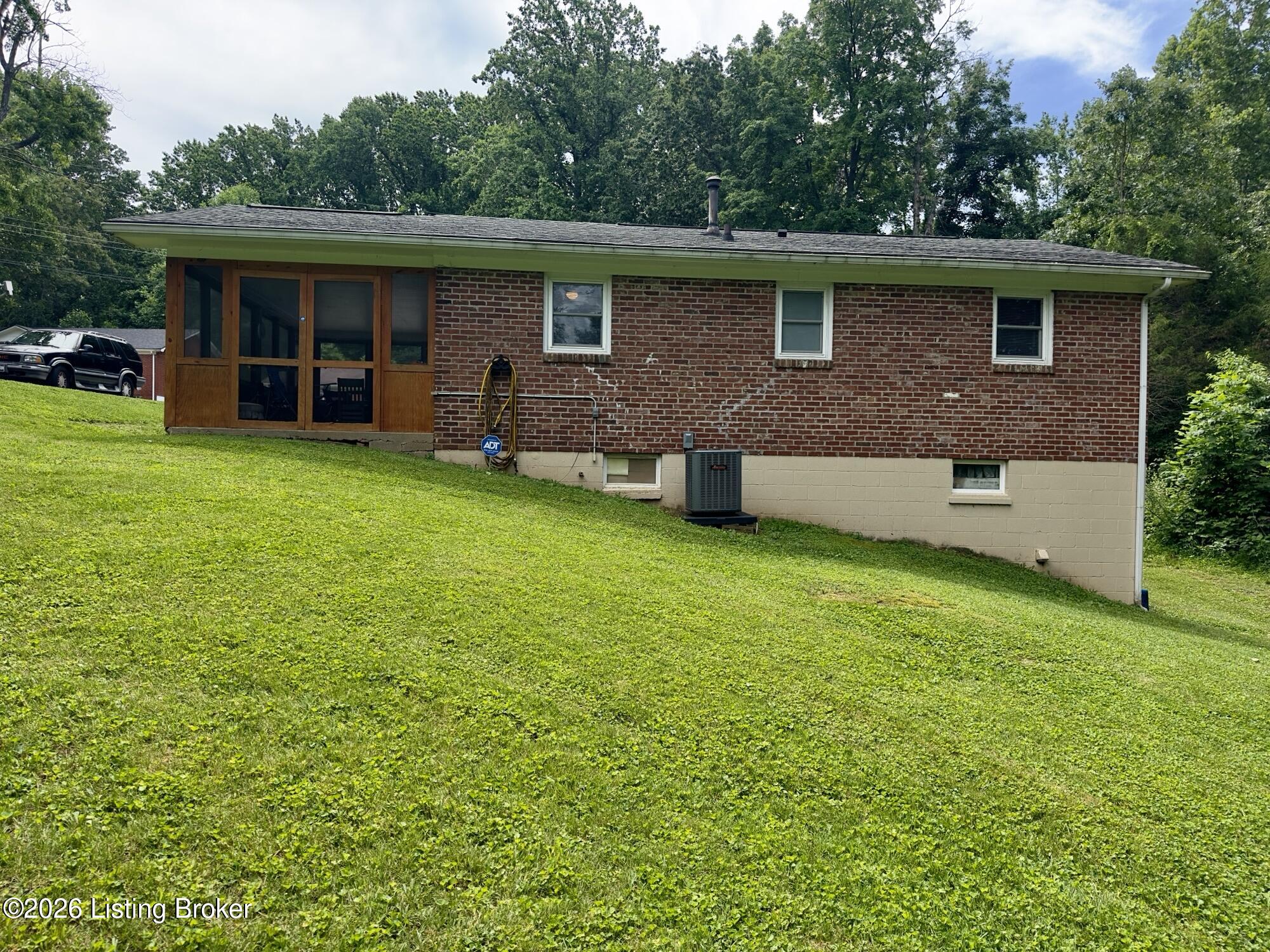 1109 Evelyn Dr Property Photo 6