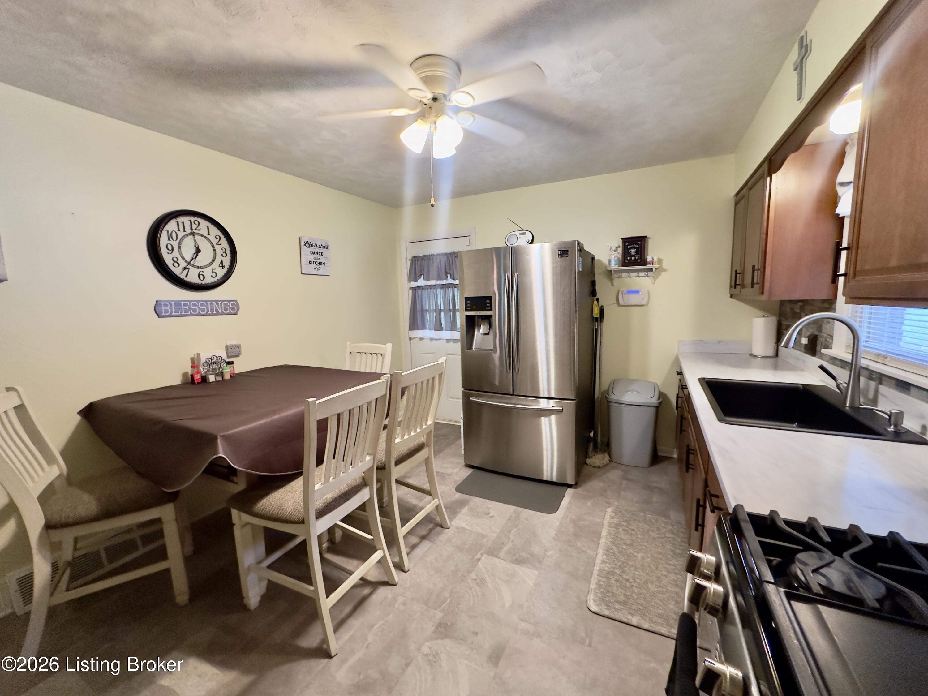1109 Evelyn Dr Property Photo 23