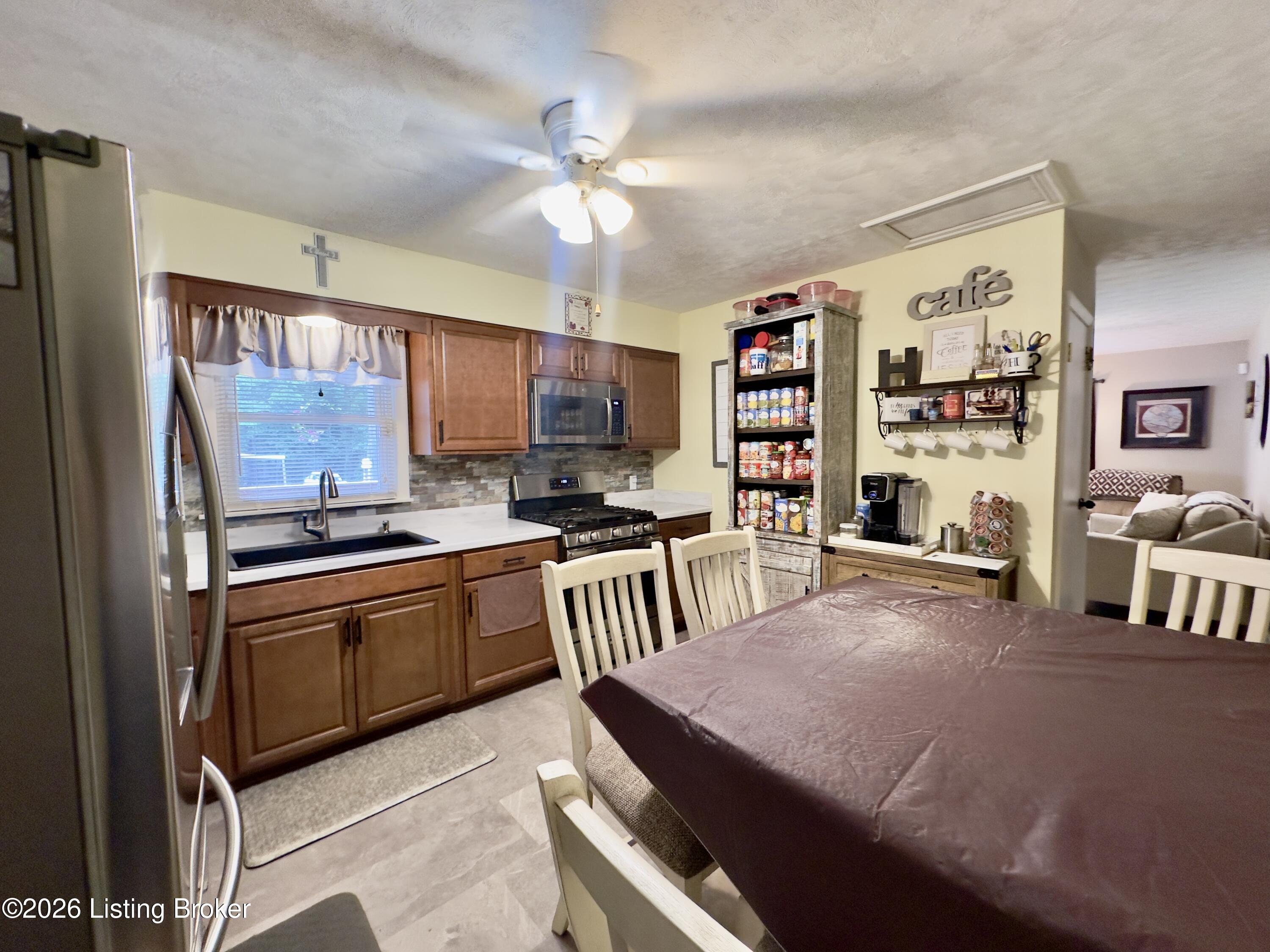 1109 Evelyn Dr Property Photo 24