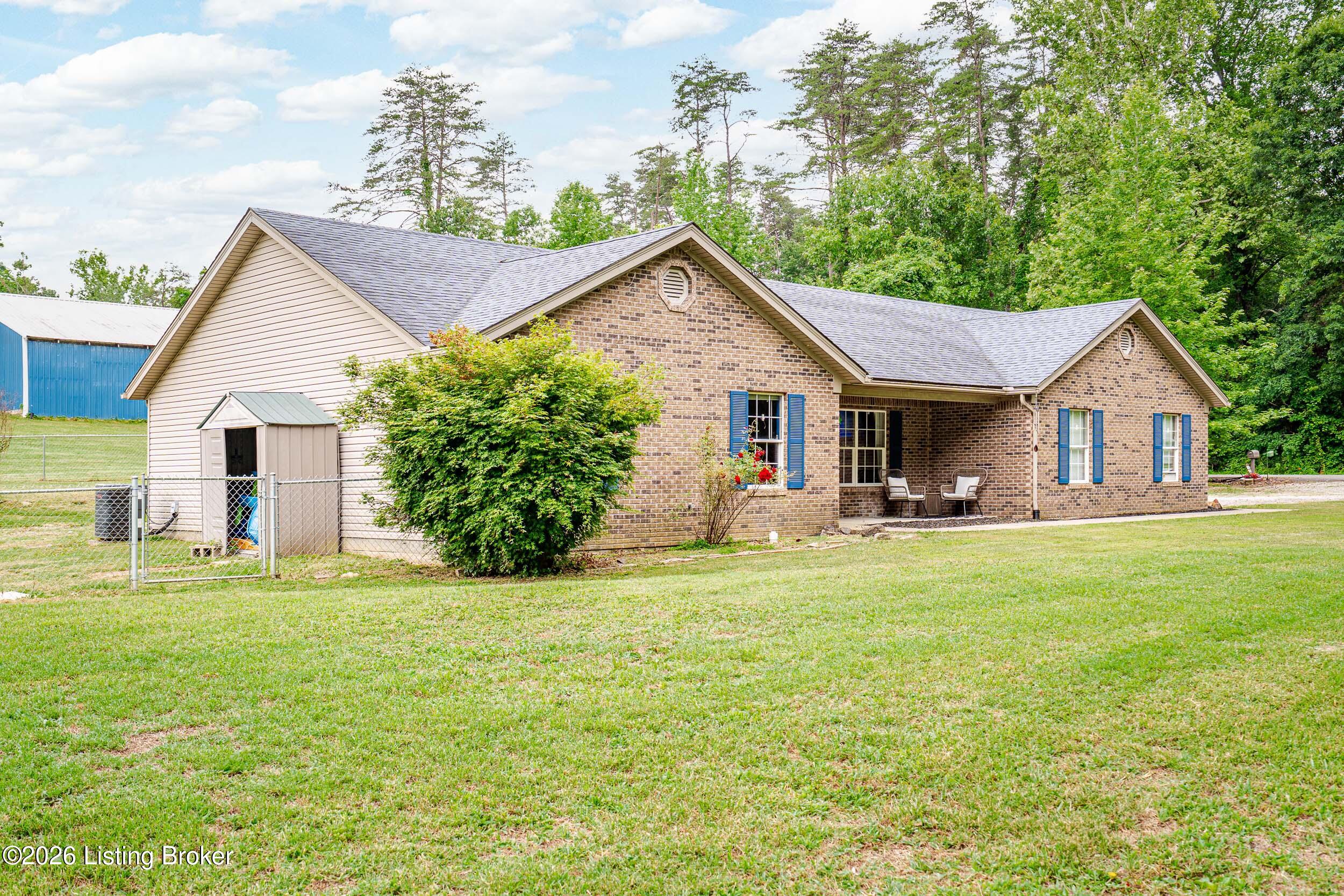 1120 Country Lake Rd Property Photo 2