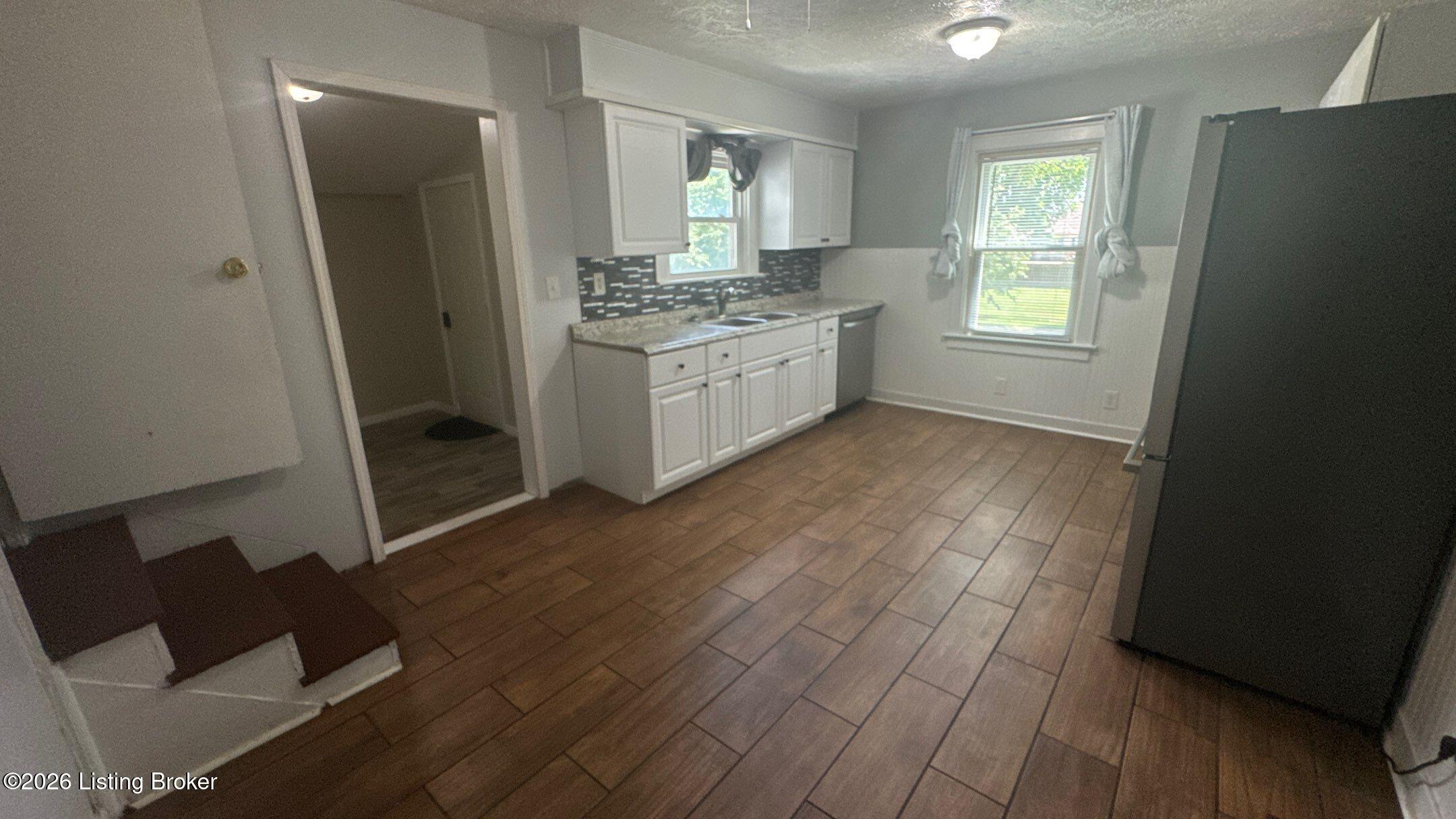 6901 Waller Ln Property Photo 11