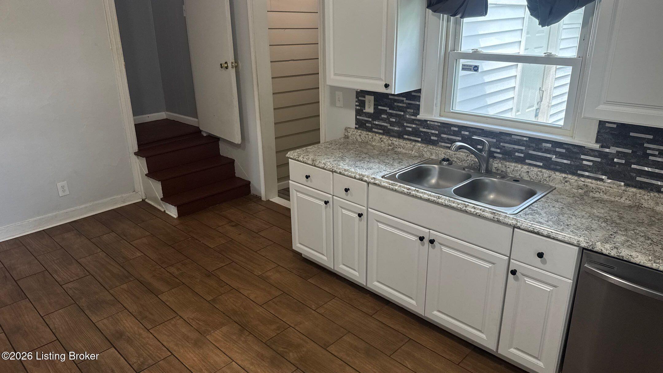 6901 Waller Ln Property Photo 12