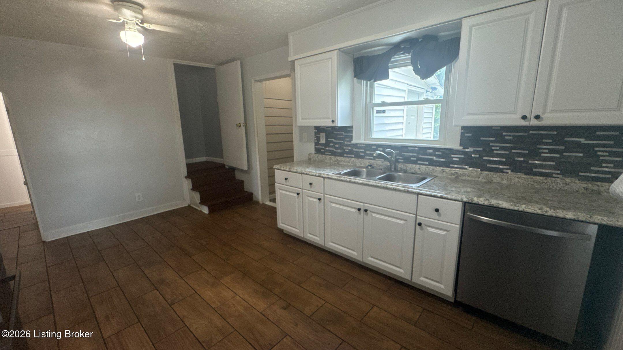6901 Waller Ln Property Photo 13