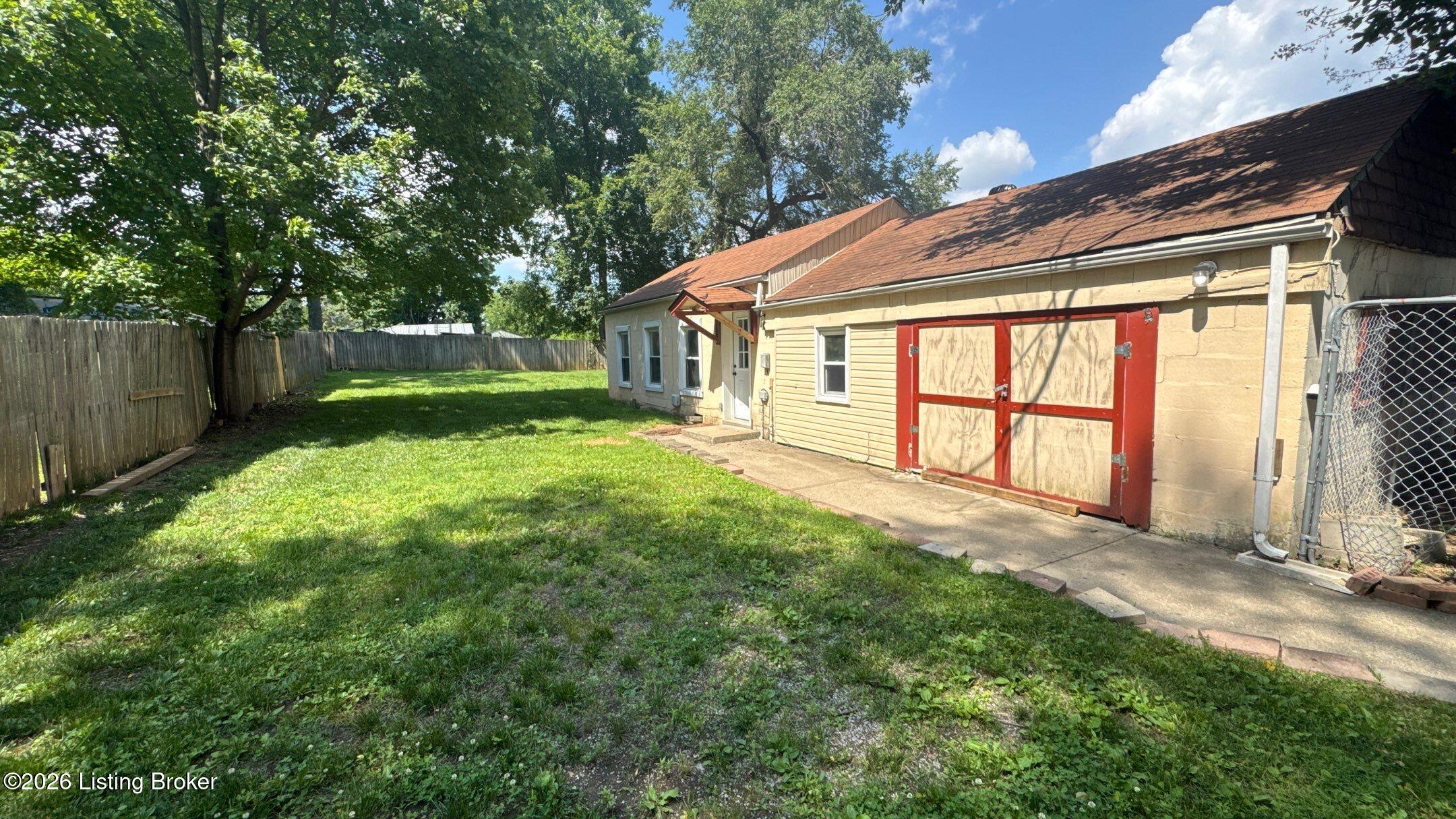 6901 Waller Ln Property Photo 43