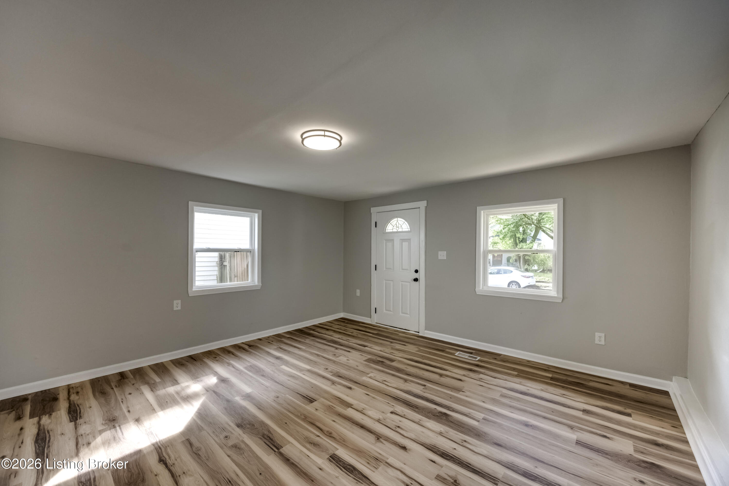 635 Lynn St Property Photo 11