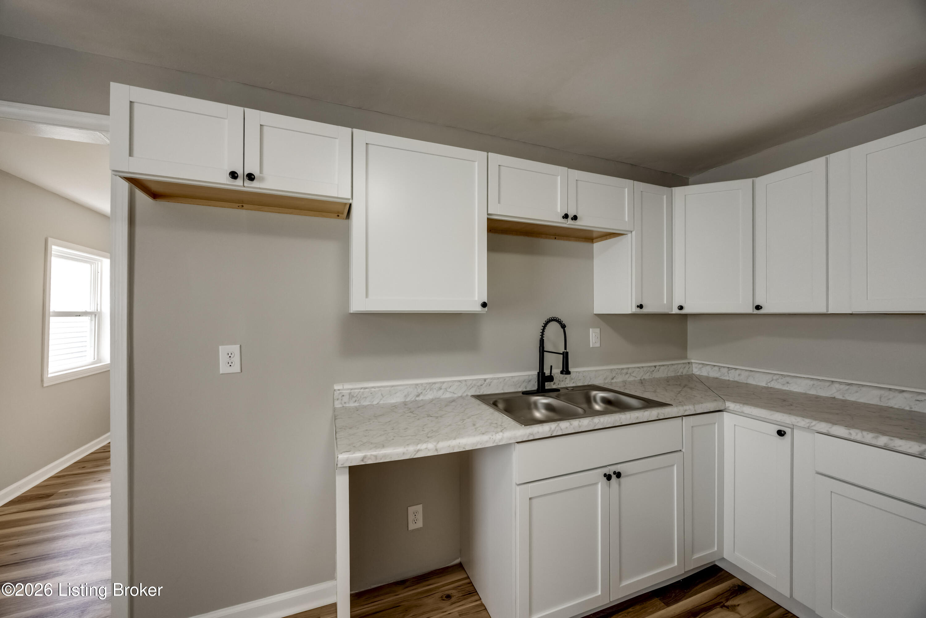635 Lynn St Property Photo 24