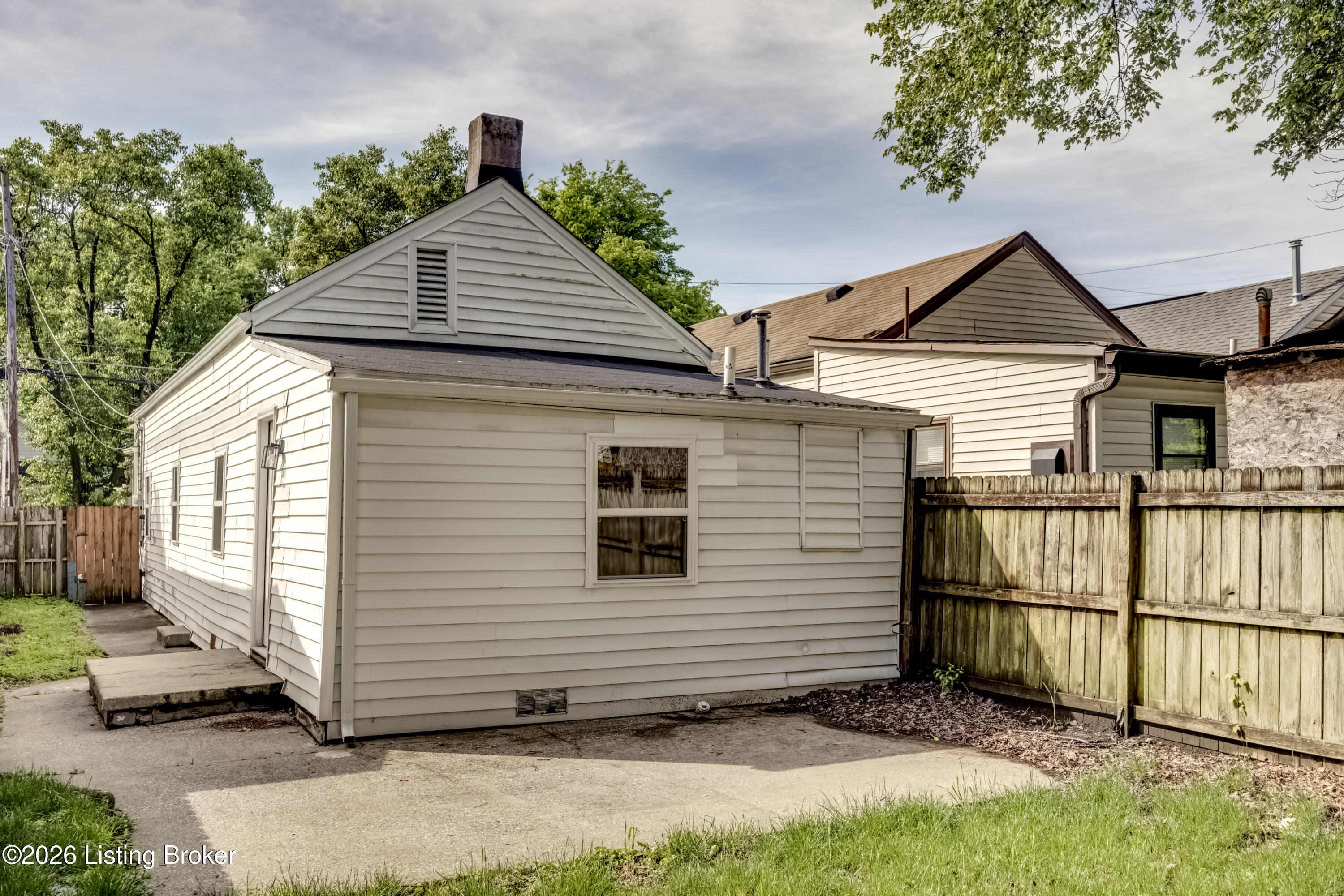 635 Lynn St Property Photo 35