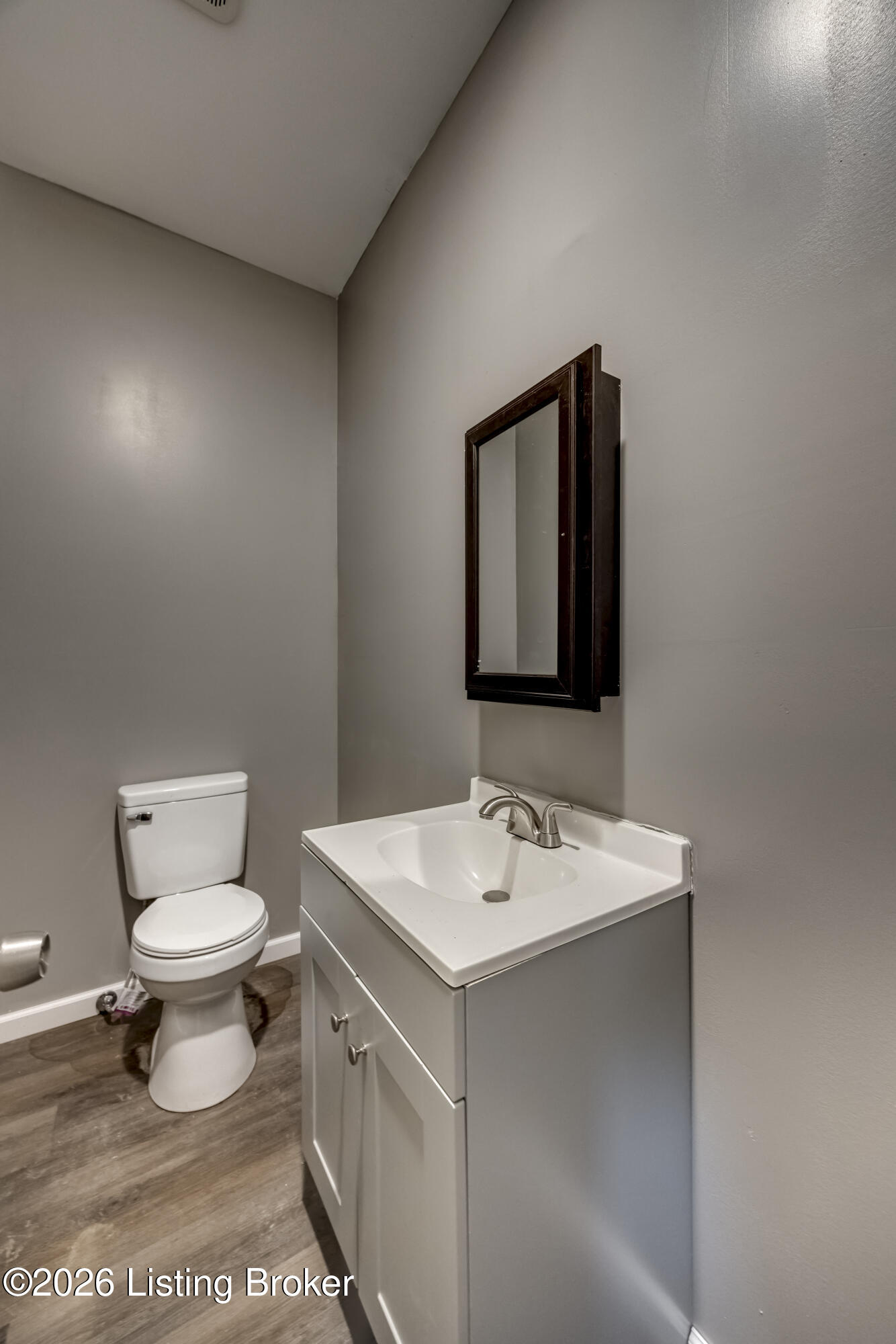 1735 W Ormsby Ave Property Photo 9