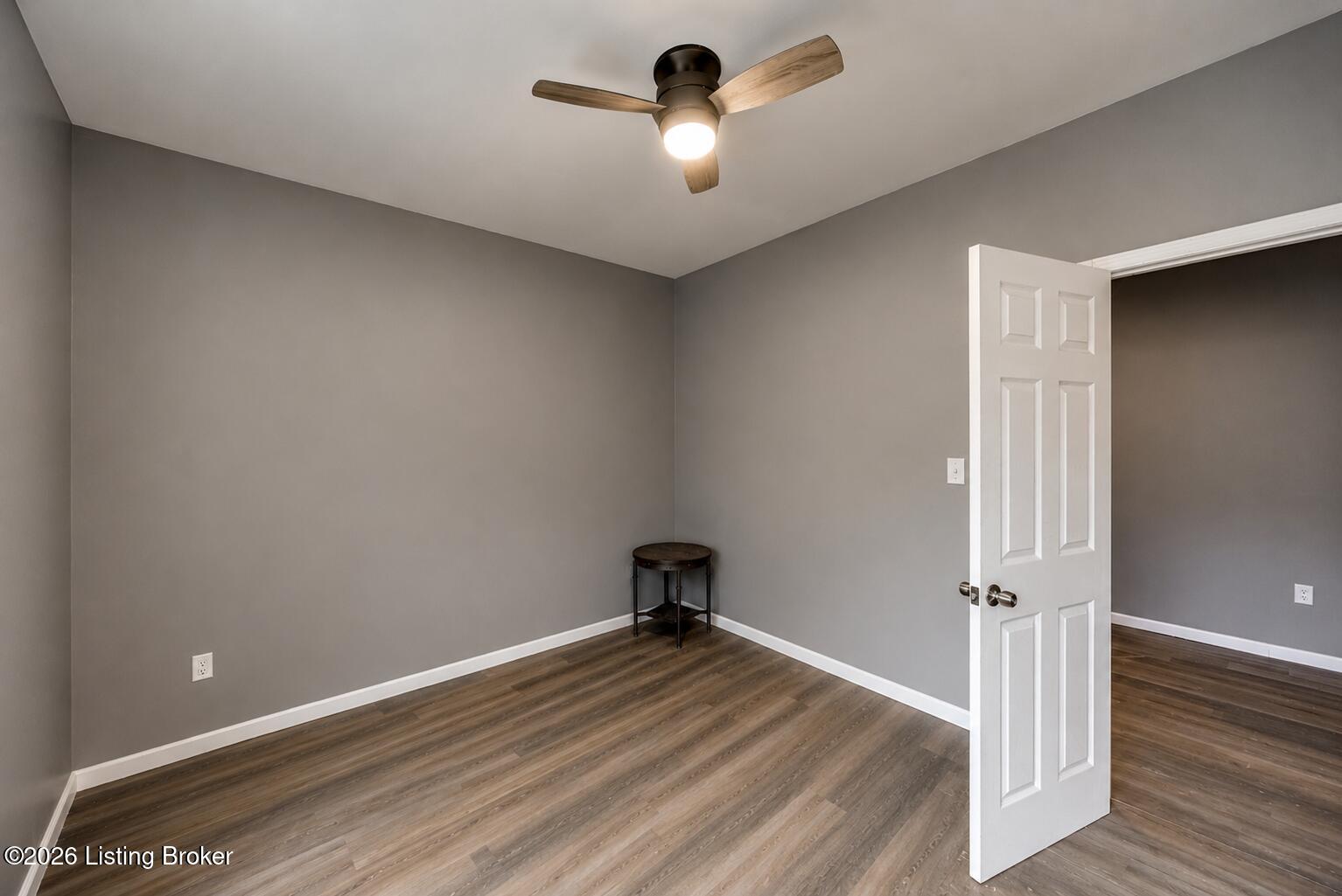 1735 W Ormsby Ave Property Photo 13