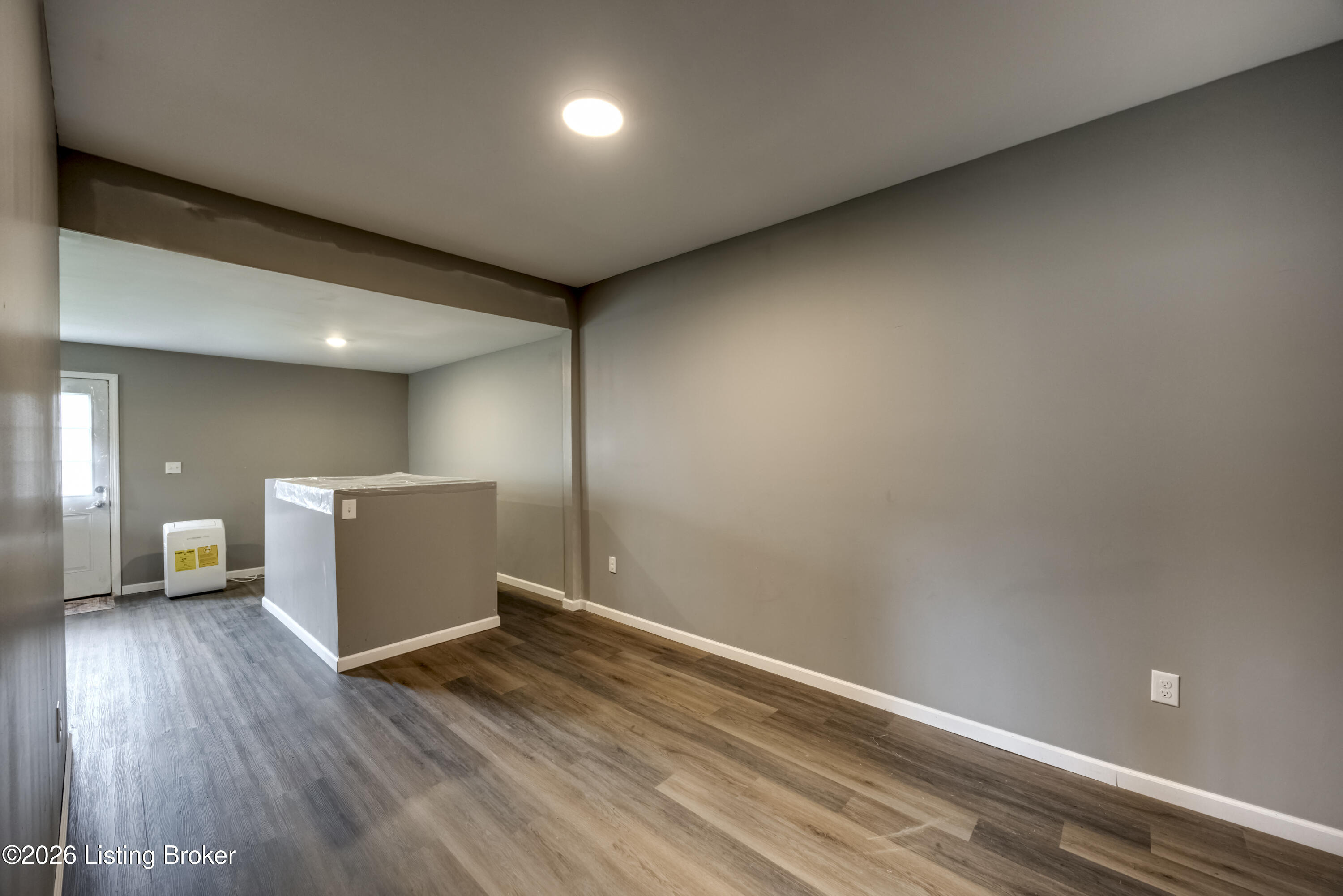 1735 W Ormsby Ave Property Photo 19