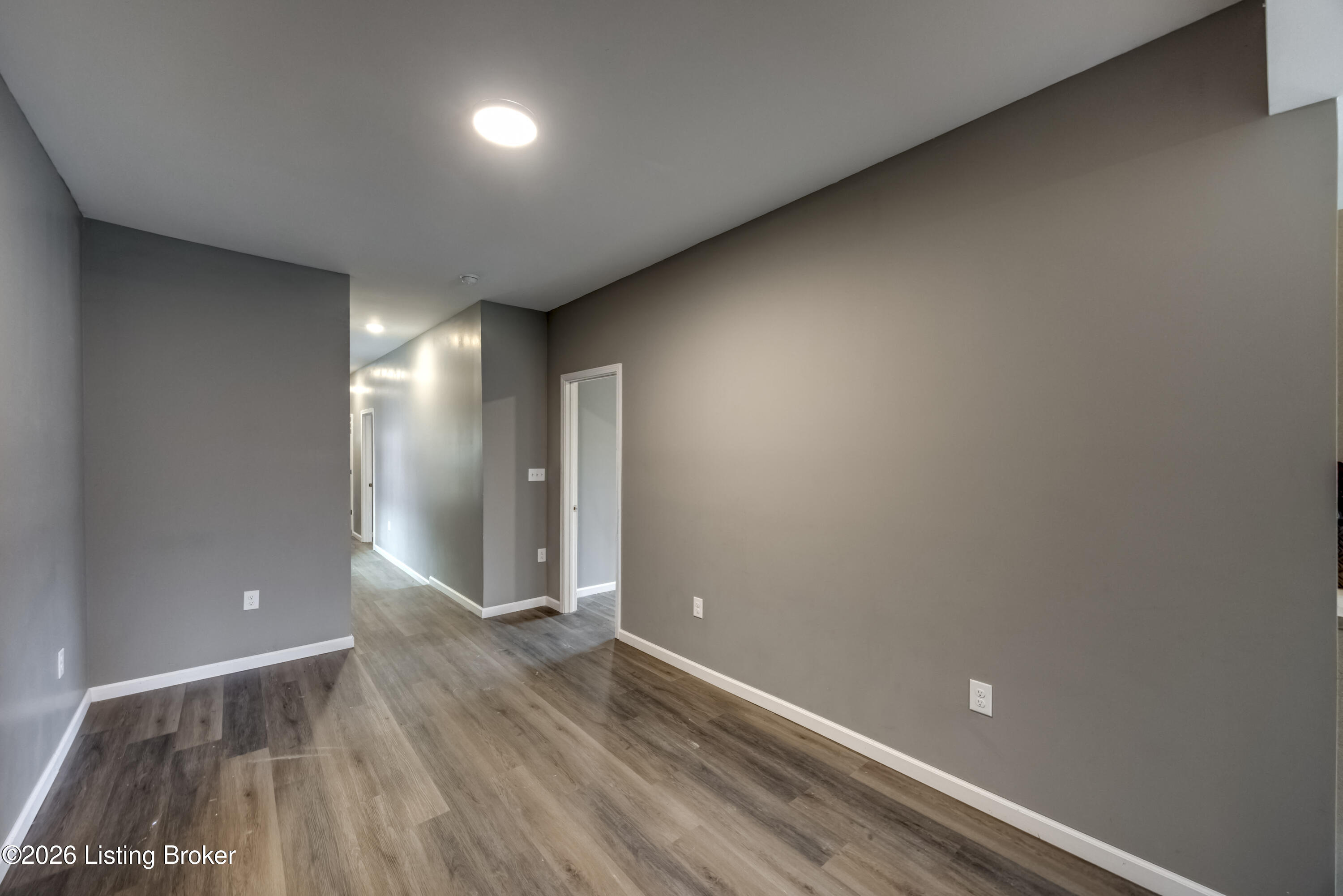 1735 W Ormsby Ave Property Photo 20