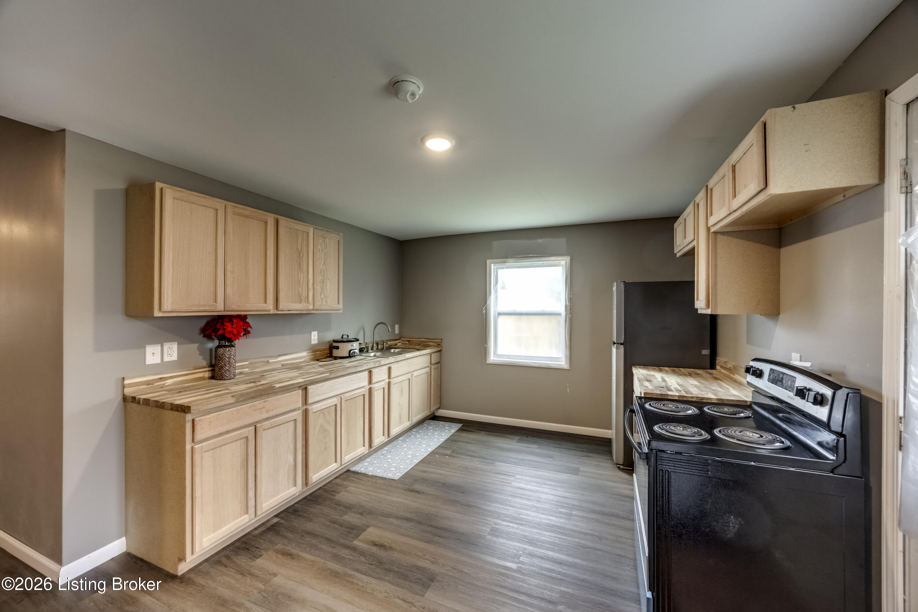 1735 W Ormsby Ave Property Photo 21
