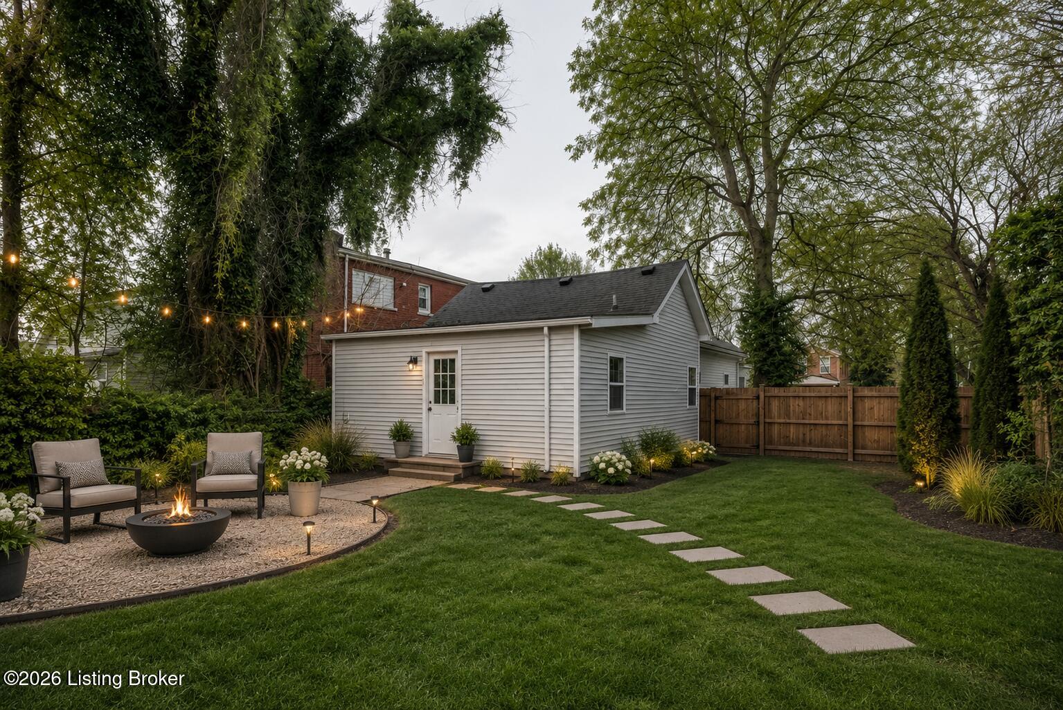1735 W Ormsby Ave Property Photo 29