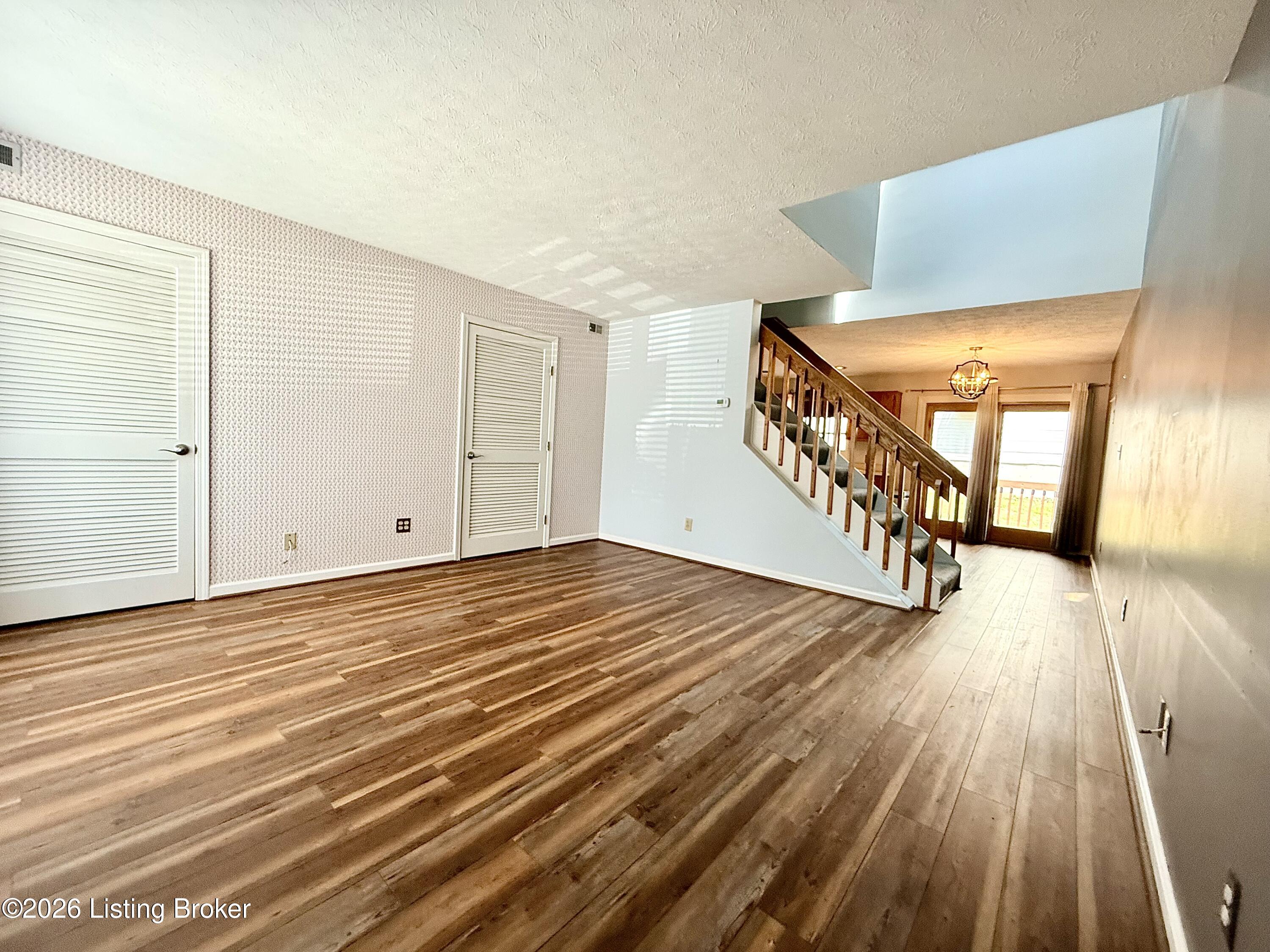 404 Ledgeview Park Dr Property Photo 3