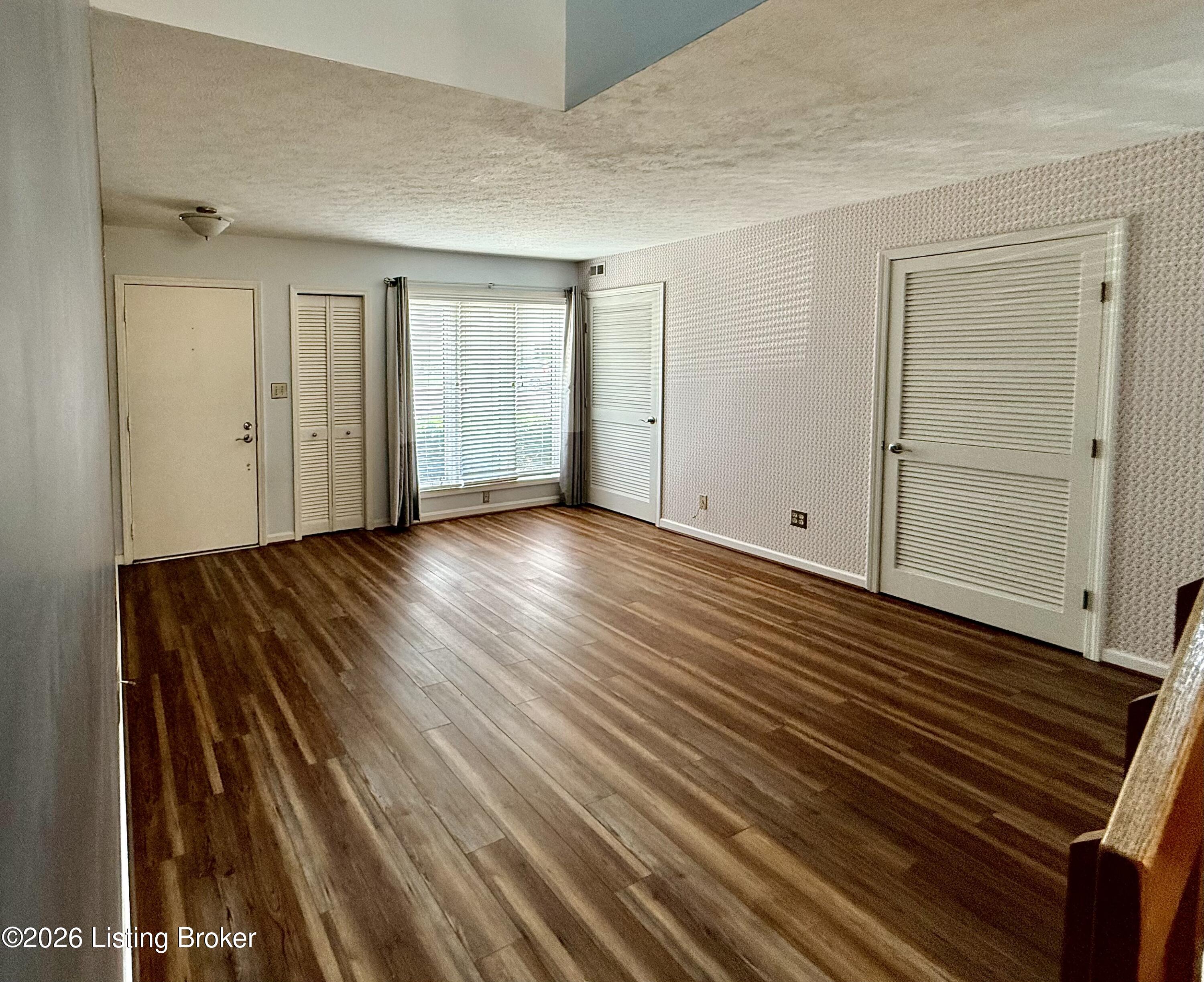 404 Ledgeview Park Dr Property Photo 4