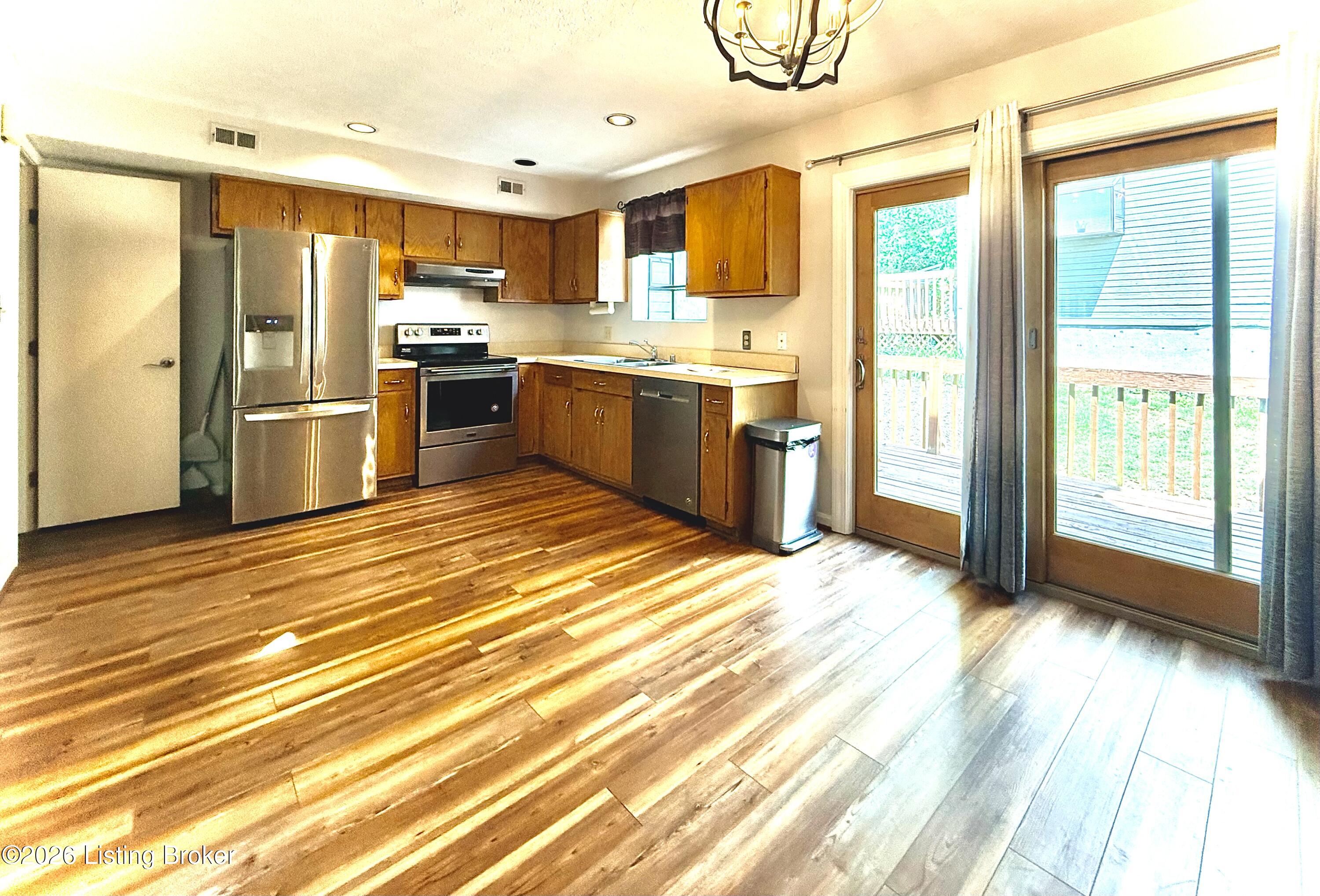 404 Ledgeview Park Dr Property Photo 6