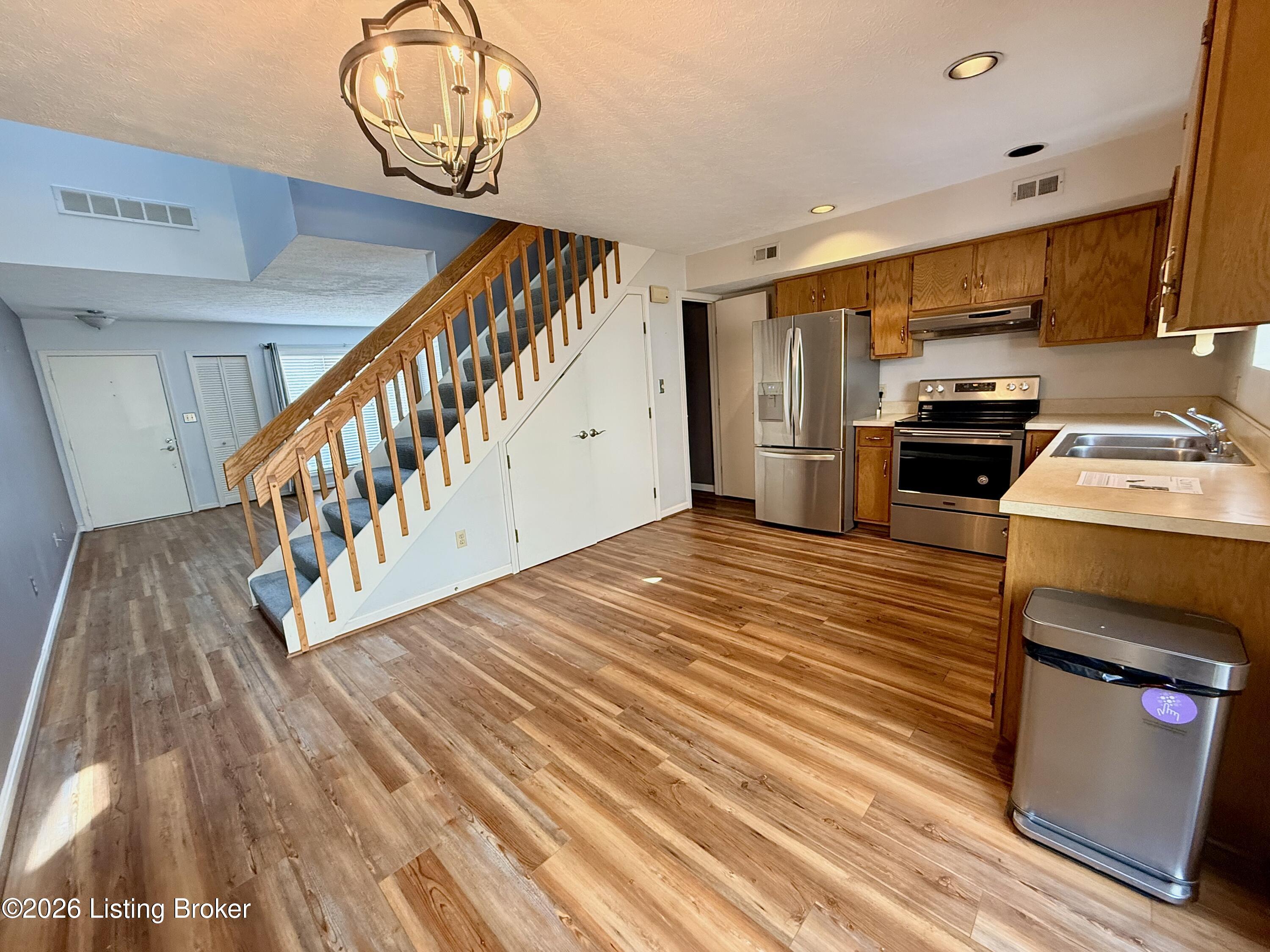 404 Ledgeview Park Dr Property Photo 7