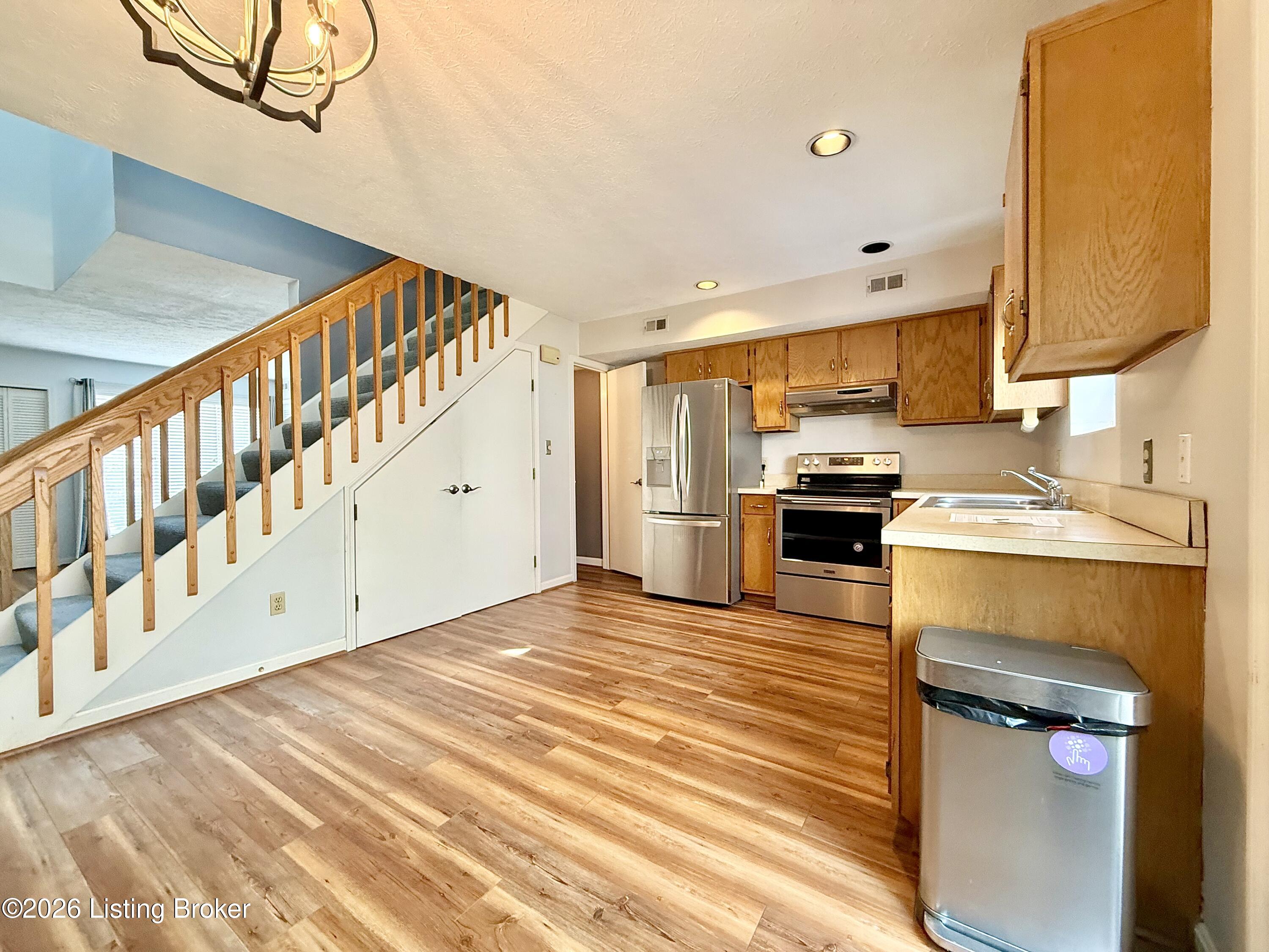 404 Ledgeview Park Dr Property Photo 8