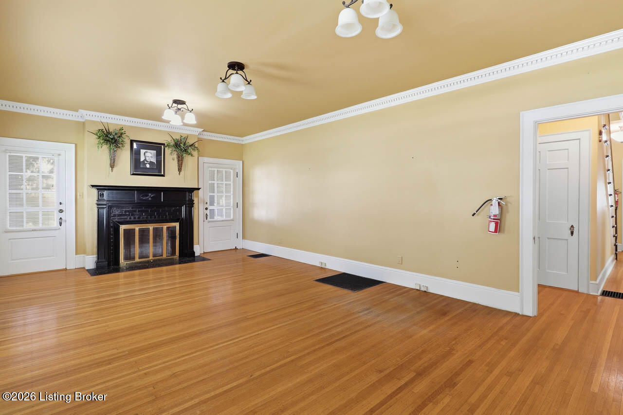 306 W Dixie Ave Property Photo 4