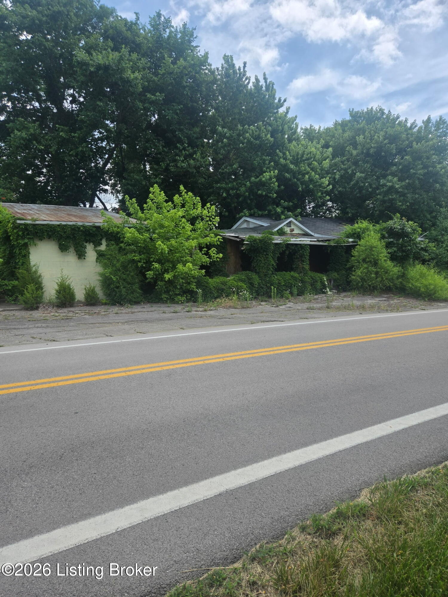 220 Rhodelia Rd Property Photo 3