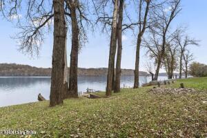 1300 Riverside Dr Property Photo 4