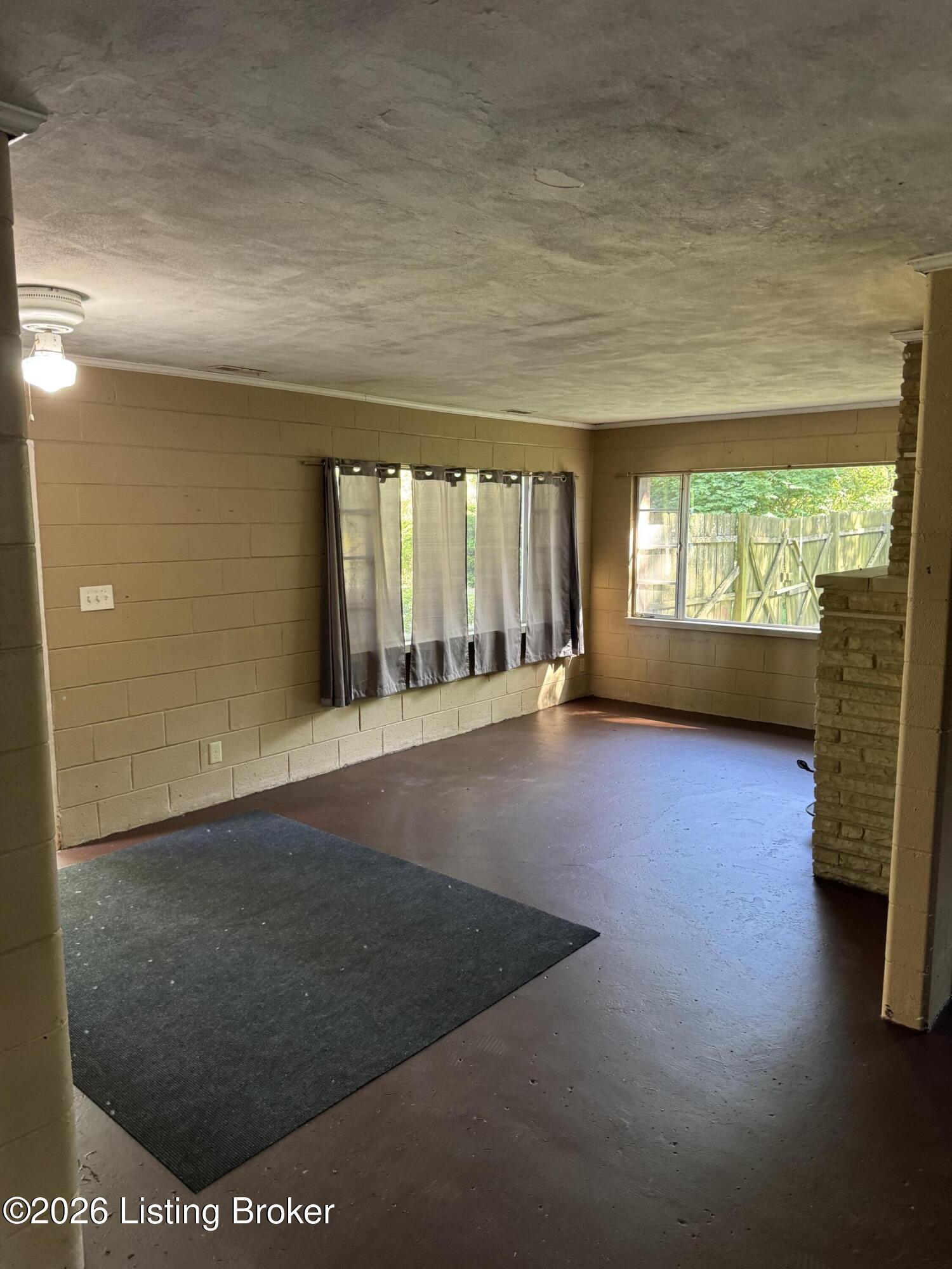 1300 Riverside Dr Property Photo 34