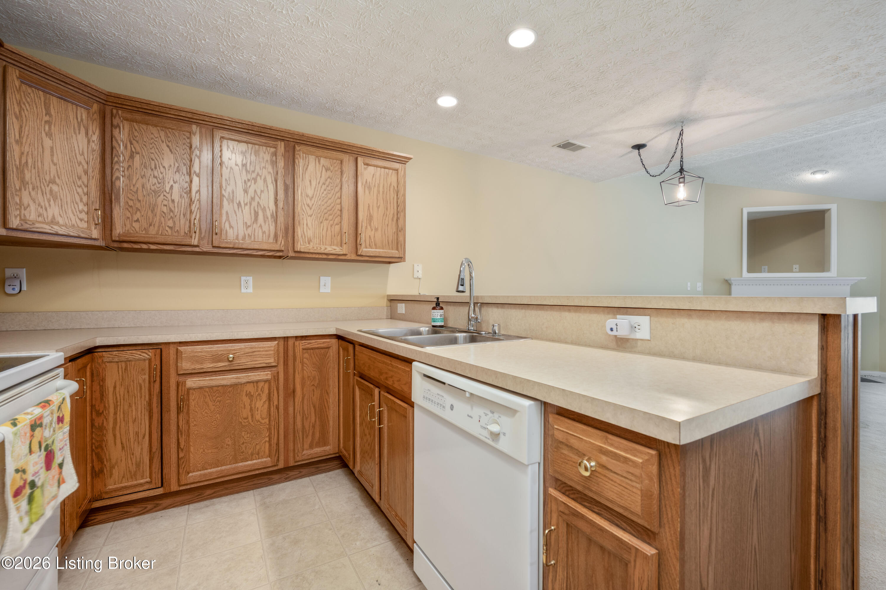 6616 Woods Mill Dr Property Photo 9