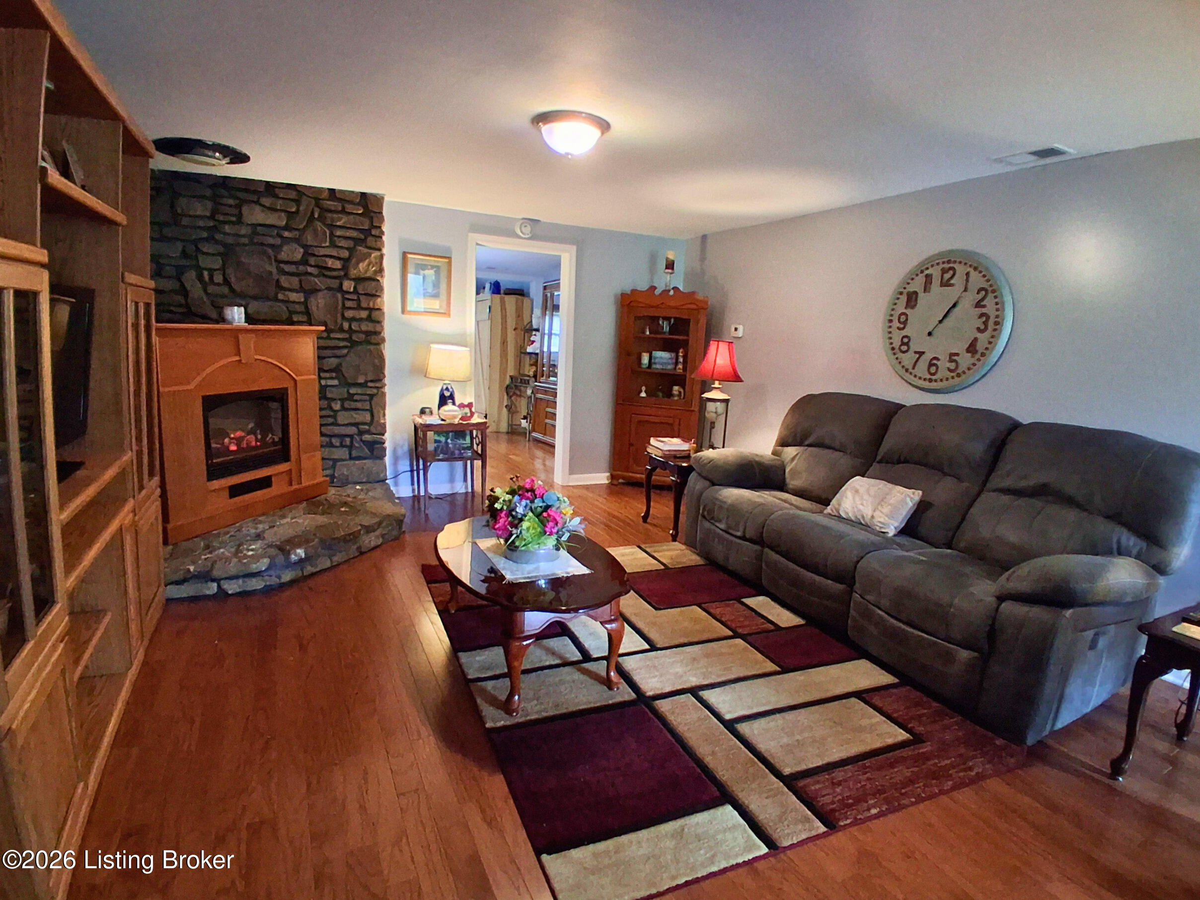 300 Dutchmans Creek Rd Property Photo 4