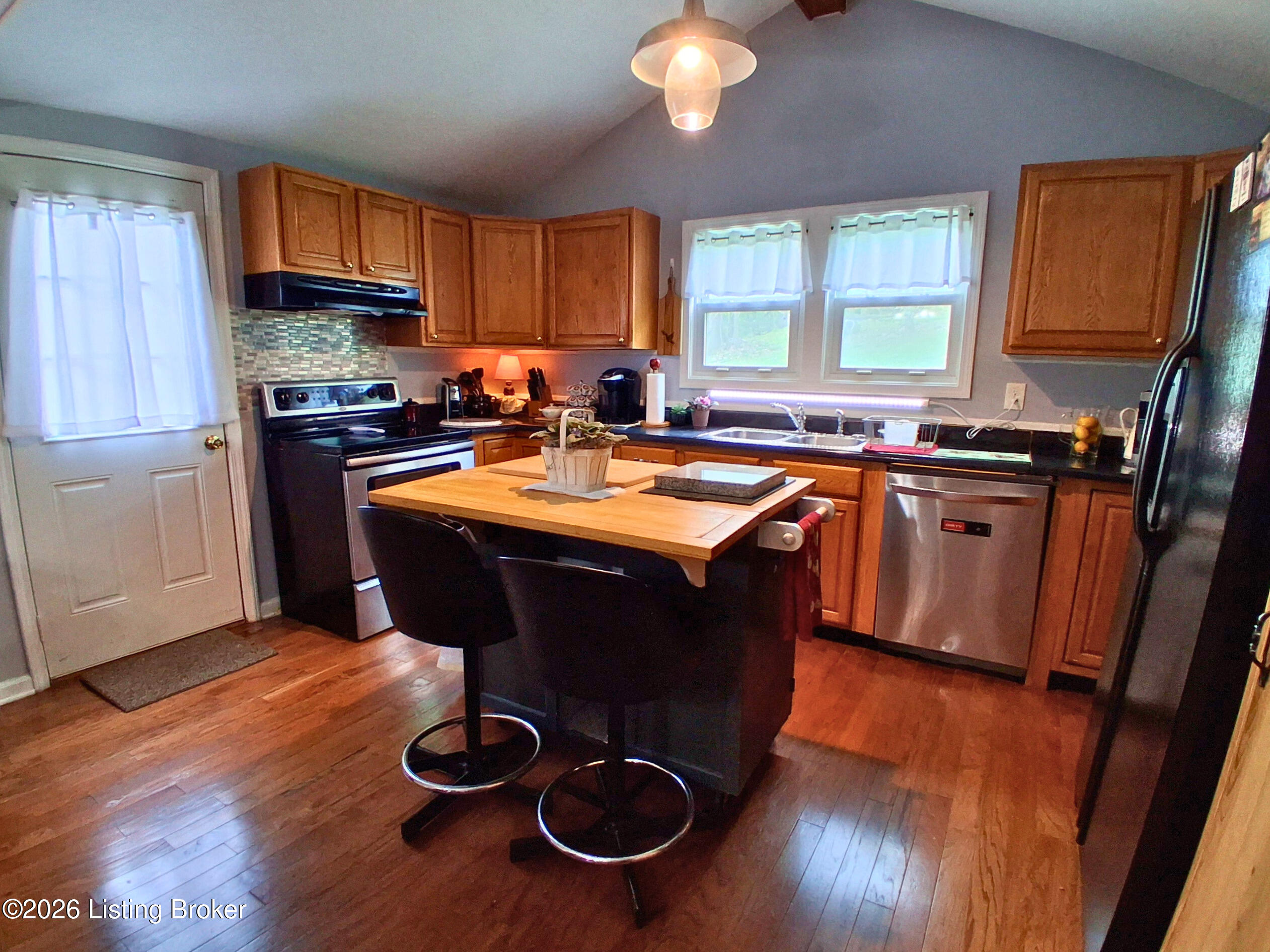 300 Dutchmans Creek Rd Property Photo 5