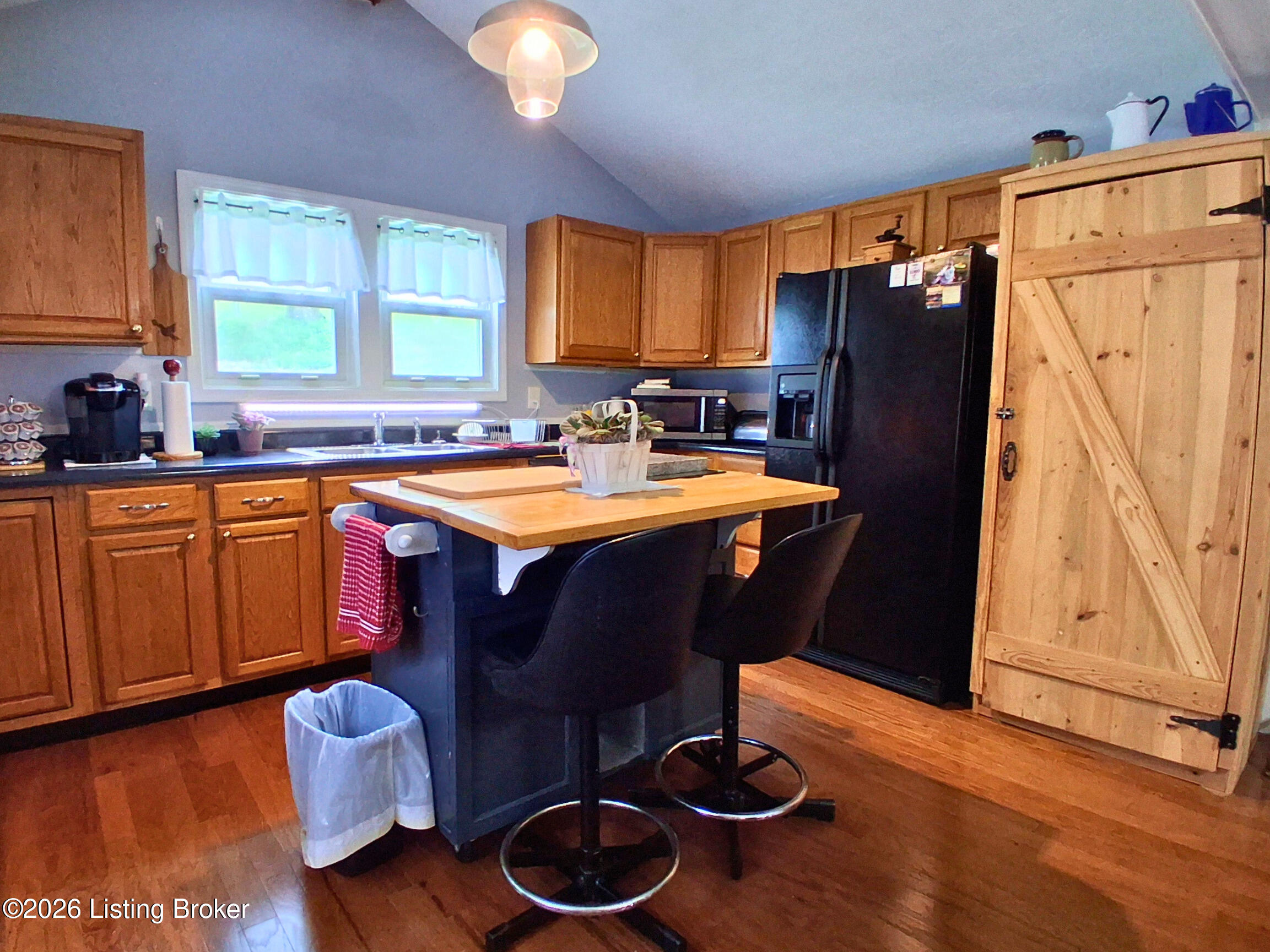 300 Dutchmans Creek Rd Property Photo 6