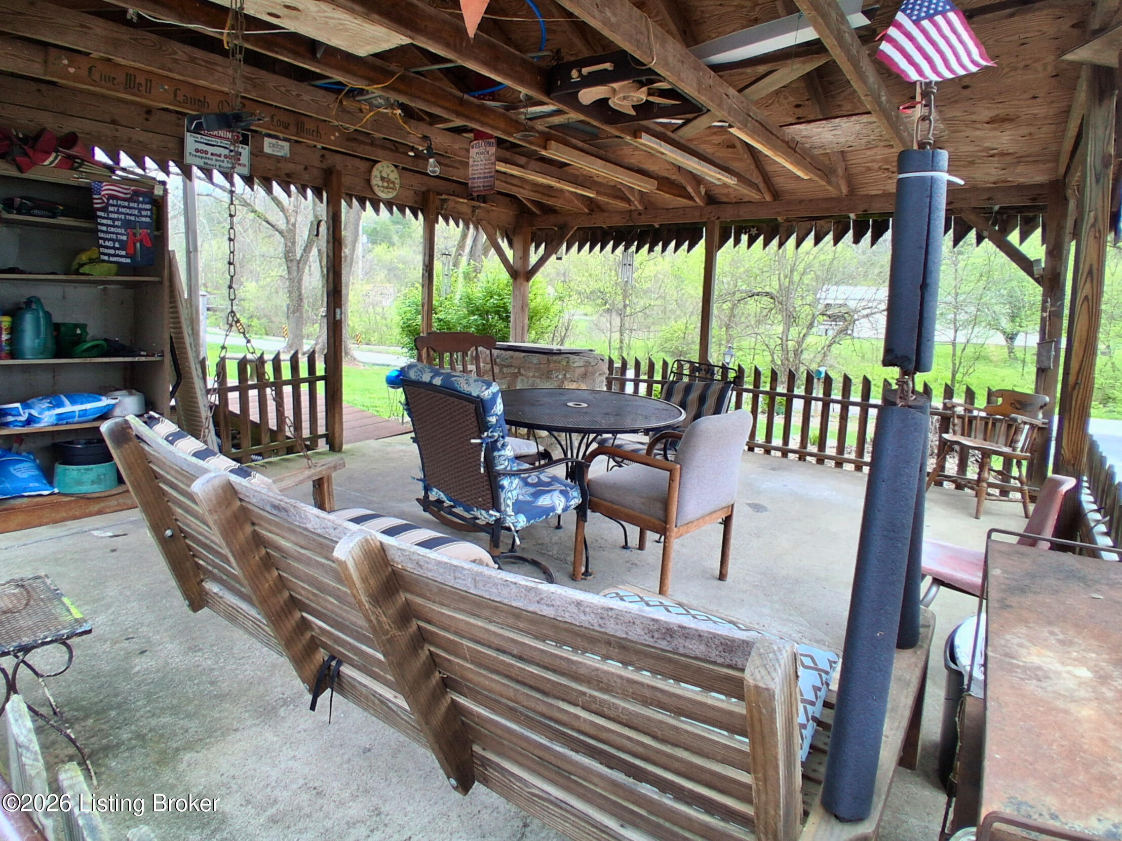 300 Dutchmans Creek Rd Property Photo 15