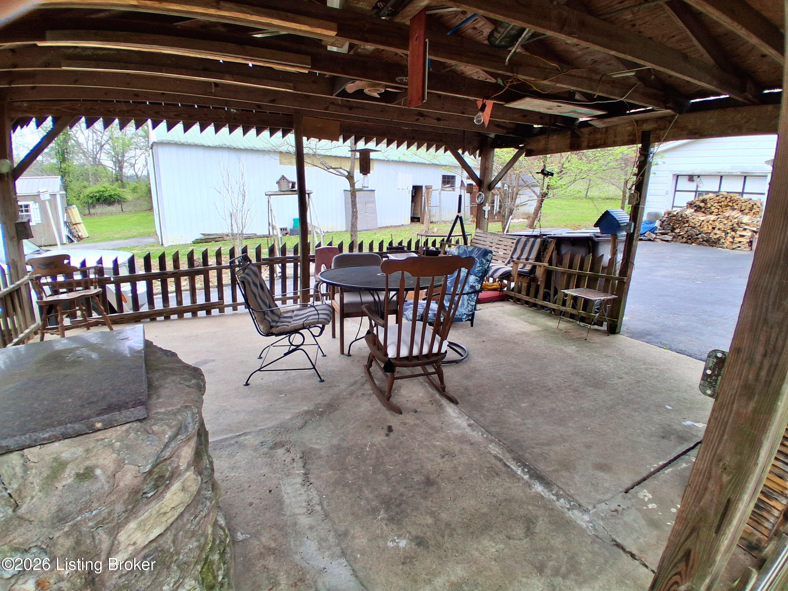300 Dutchmans Creek Rd Property Photo 16