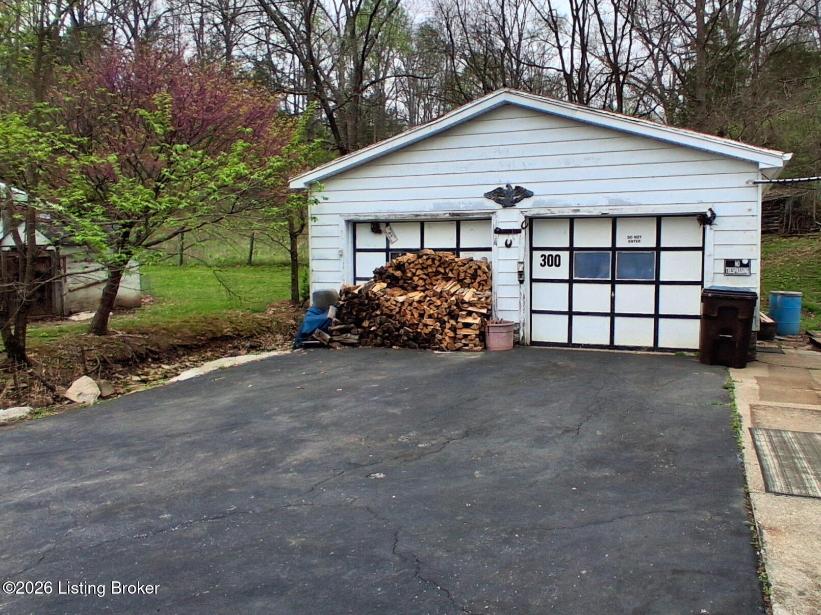 300 Dutchmans Creek Rd Property Photo 17