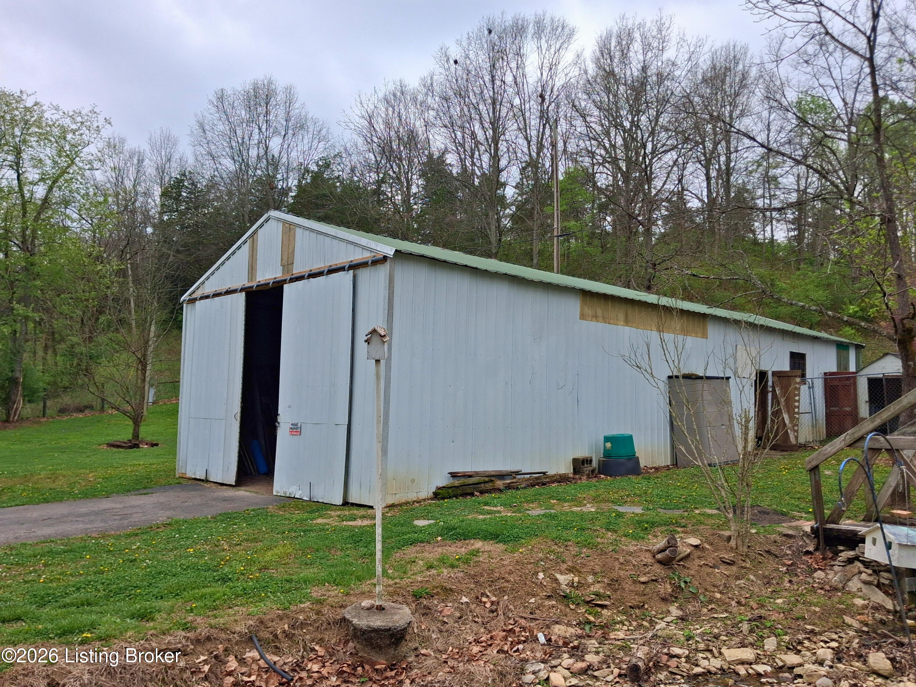 300 Dutchmans Creek Rd Property Photo 18