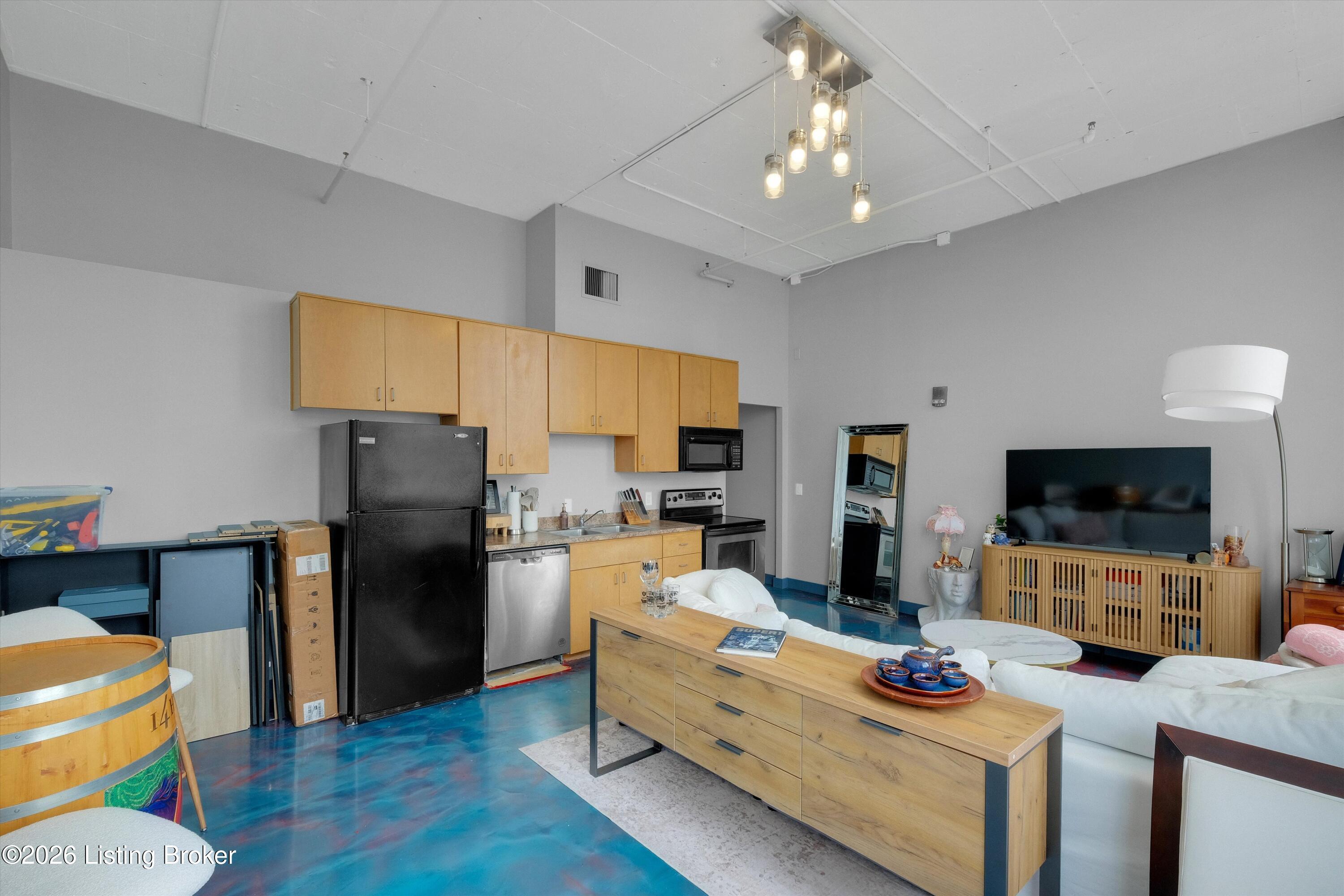 815 W Market St 707 Property Photo 6