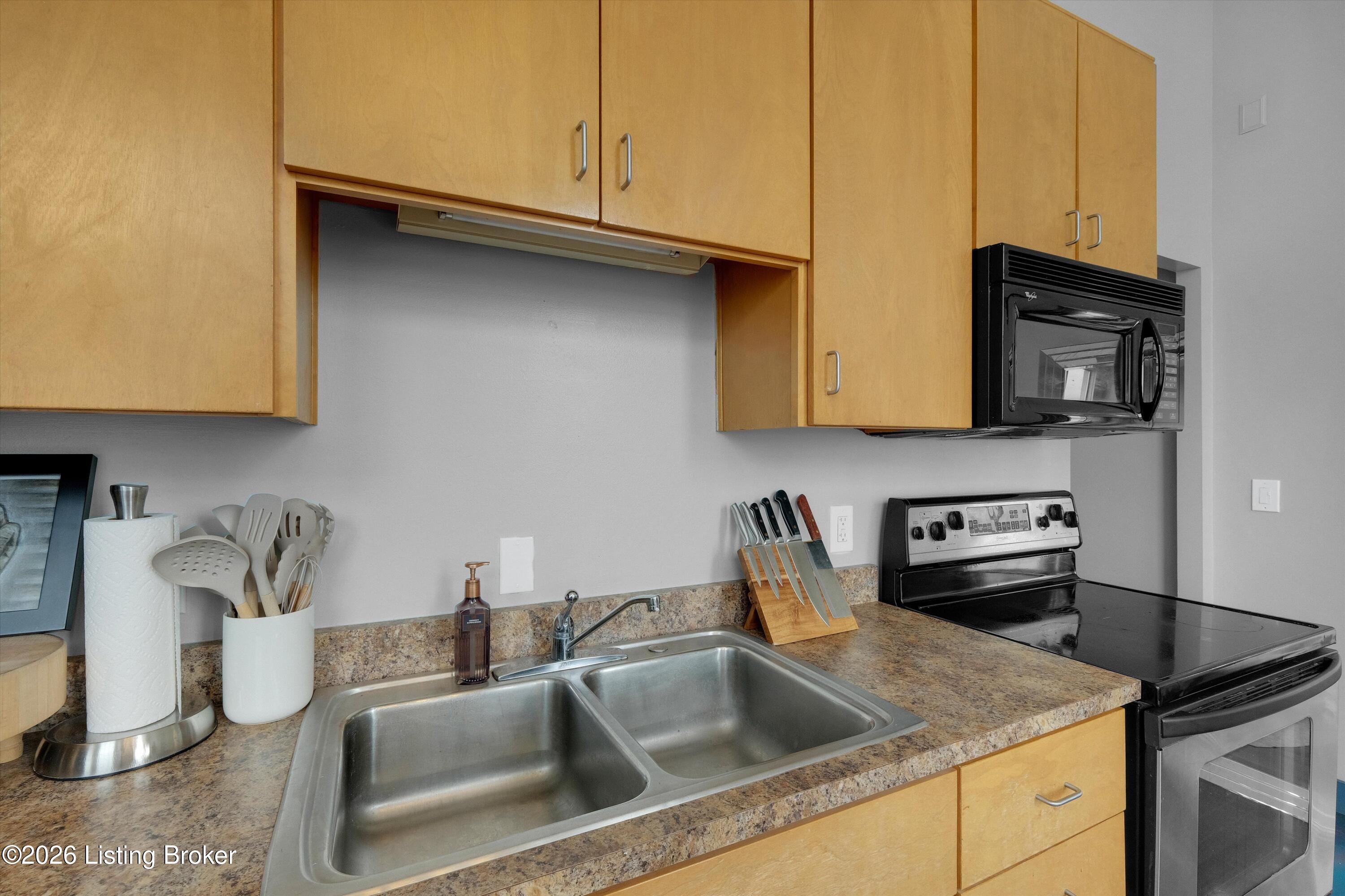 815 W Market St 707 Property Photo 9