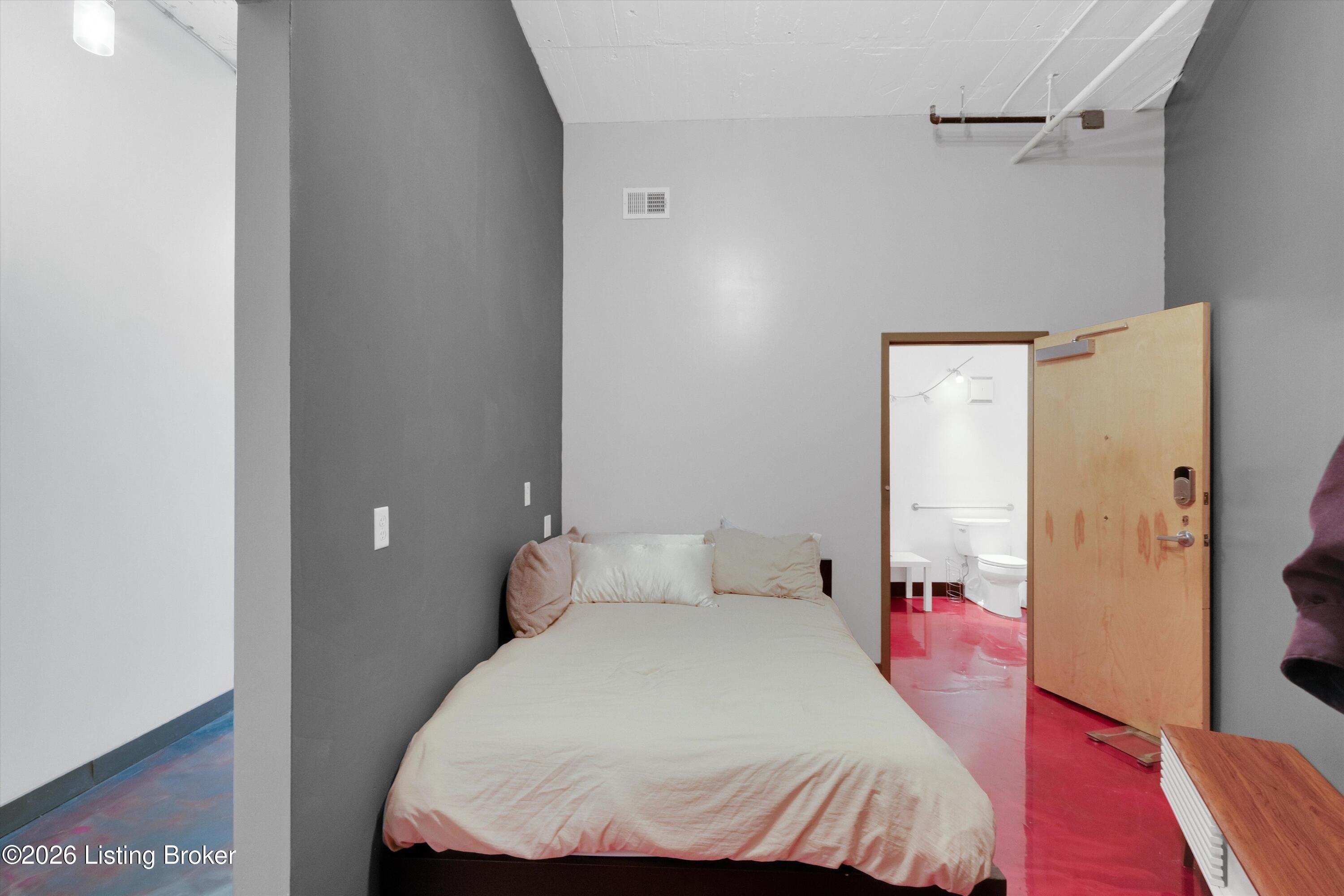 815 W Market St 707 Property Photo 13