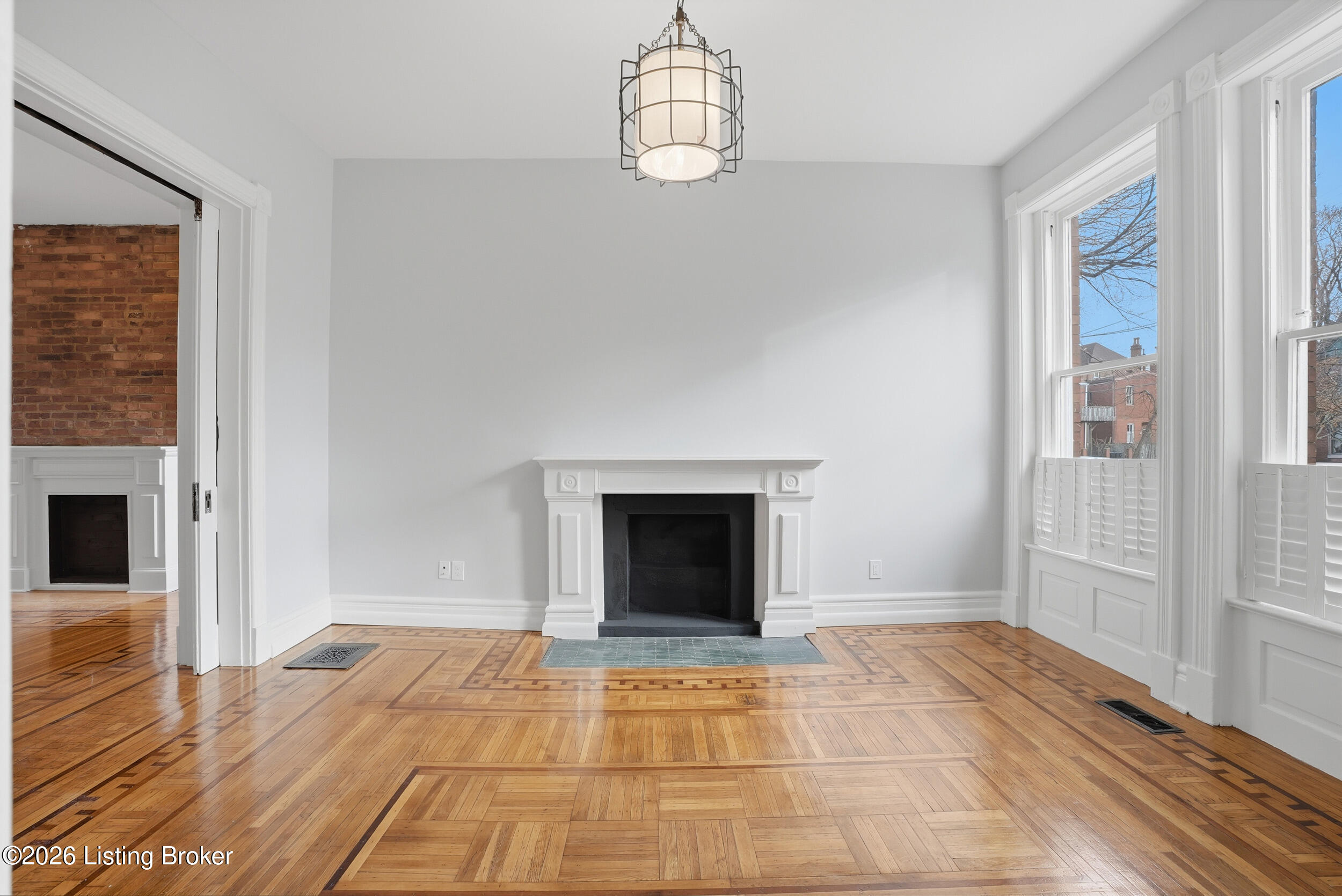 115 E Ormsby Ave Property Photo 4